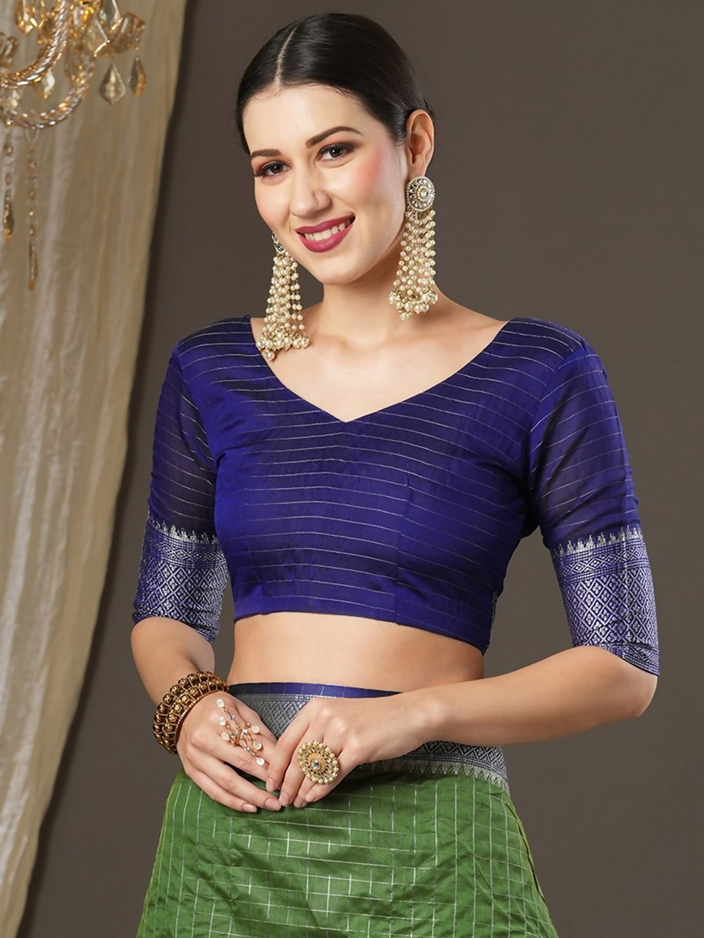 Saree Mall Checked Zari Taant Traditional Sarees