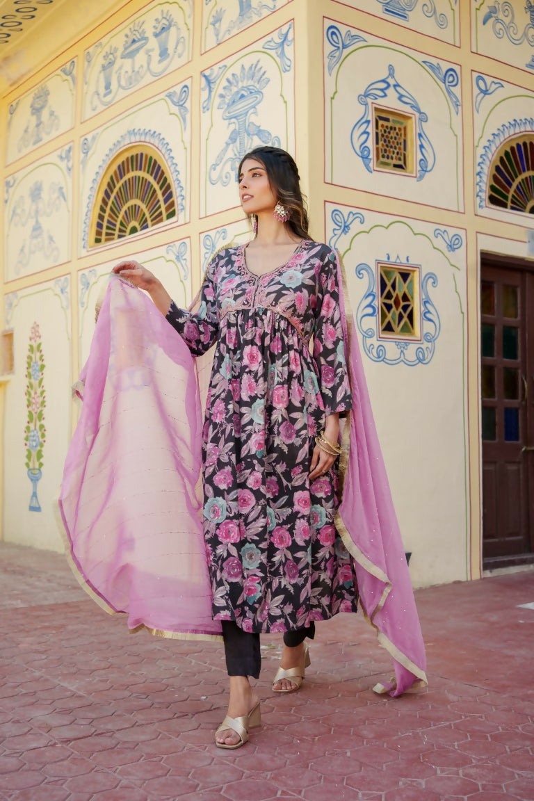Vaasva Women Rani Muslin Embroidered Kurta, Pant & Dupatta Set