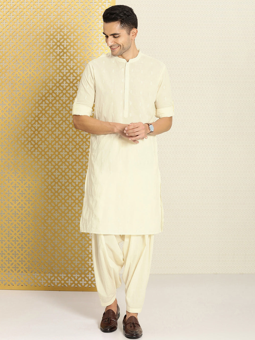 House of Pataudi Men Jashn Embroidered Regular Thread Work Pure Cotton Kurta with Patiala