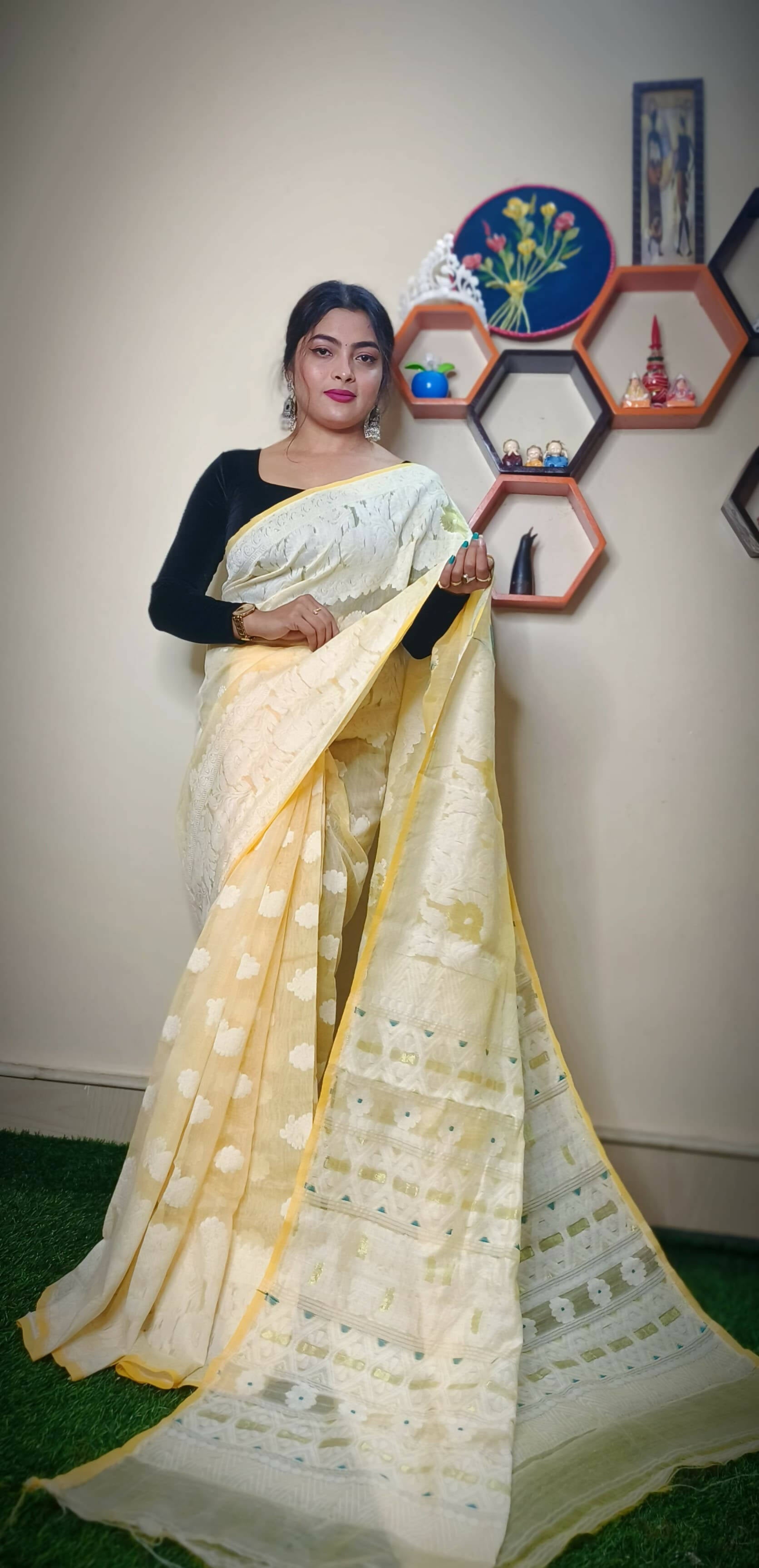 Exclusive Collection Handloom Dhakai Jamdani Saree - Light Yellow