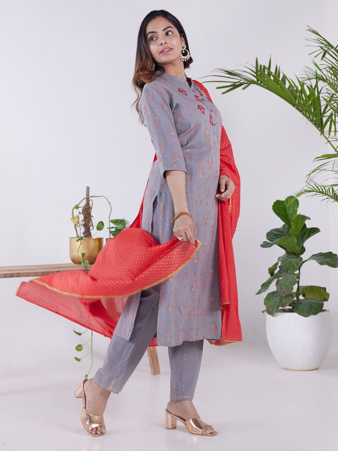 HERE&NOW Women Grey Ethnic Motifs Printed Gotta Patti Kurta with Trouser & Dupatta