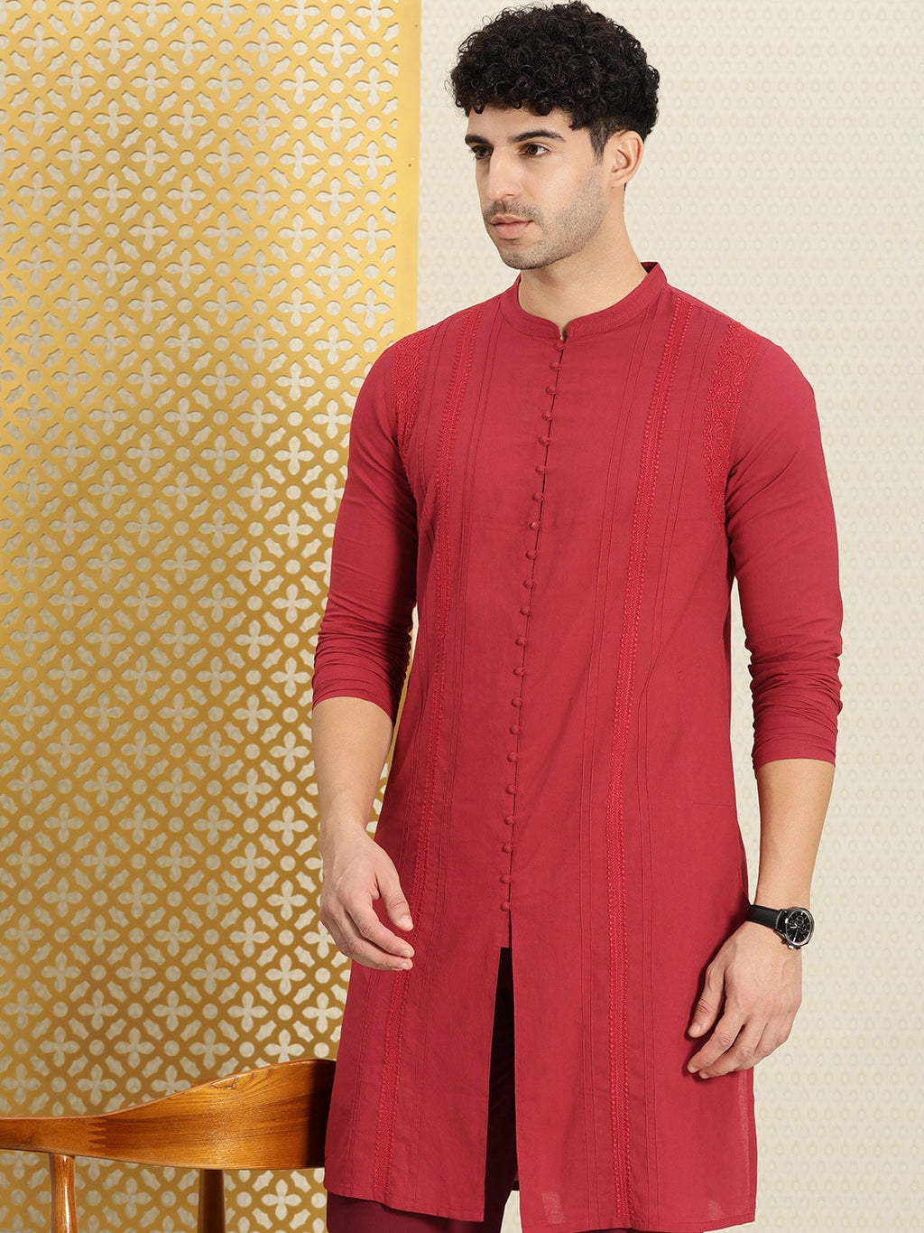 House of Pataudi Men Chikankari Embroidered Pure cotton Jashn Kurta with Pyjama
