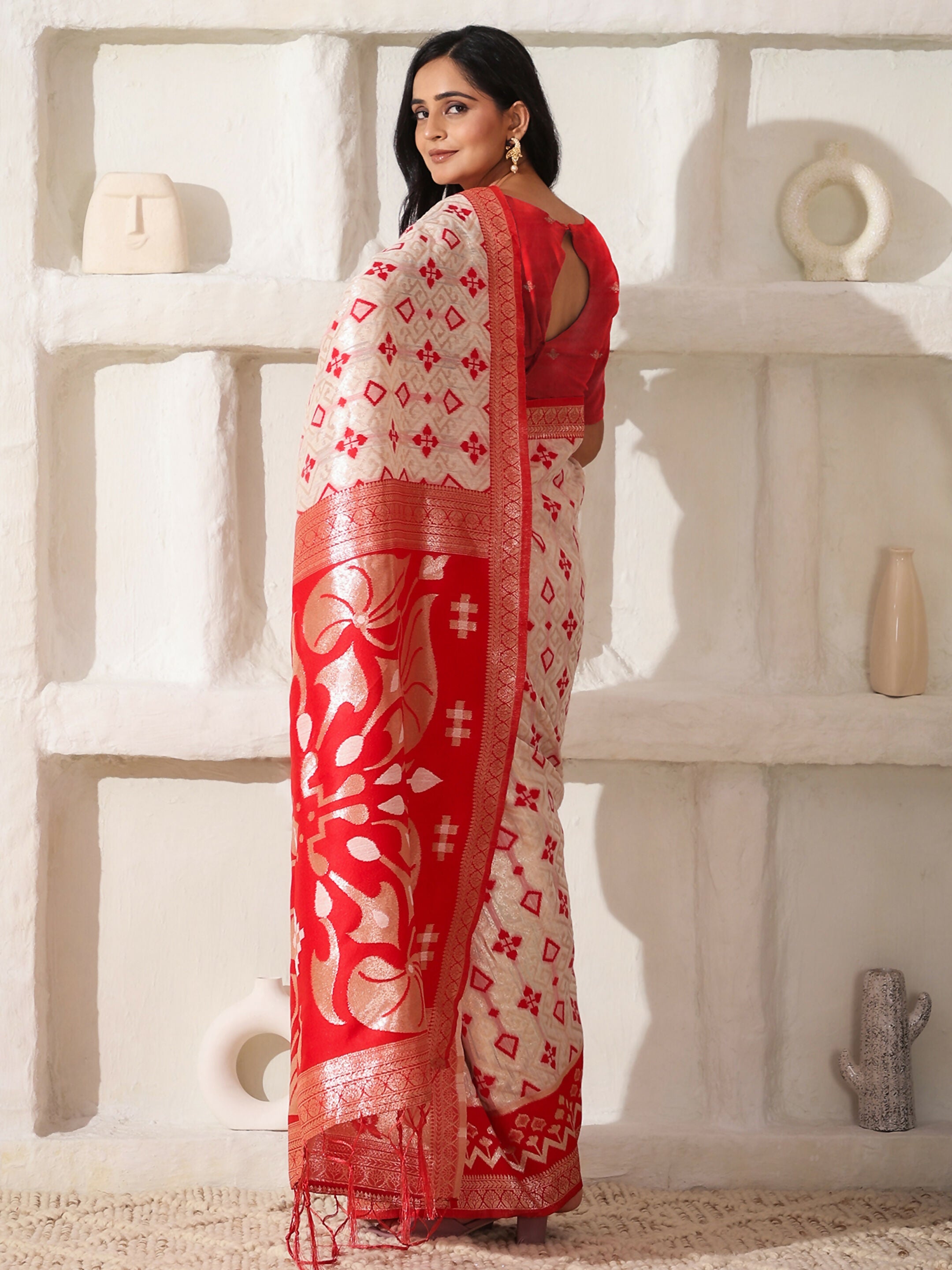 Shree Shyam Fashion Linen Cotton Red & White Saree