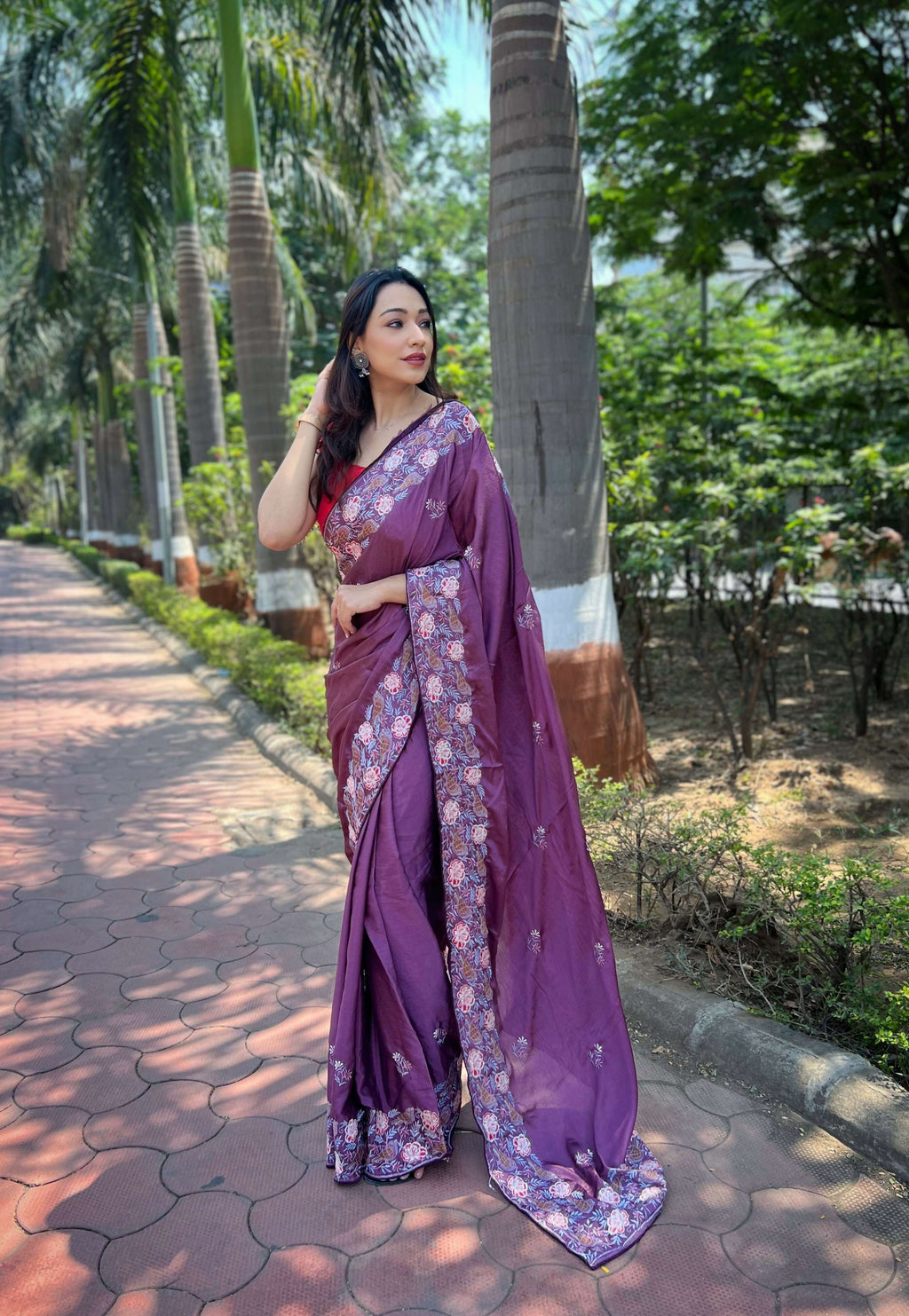 Vamsee Chinon Panchi Cherry Shimmer Saree