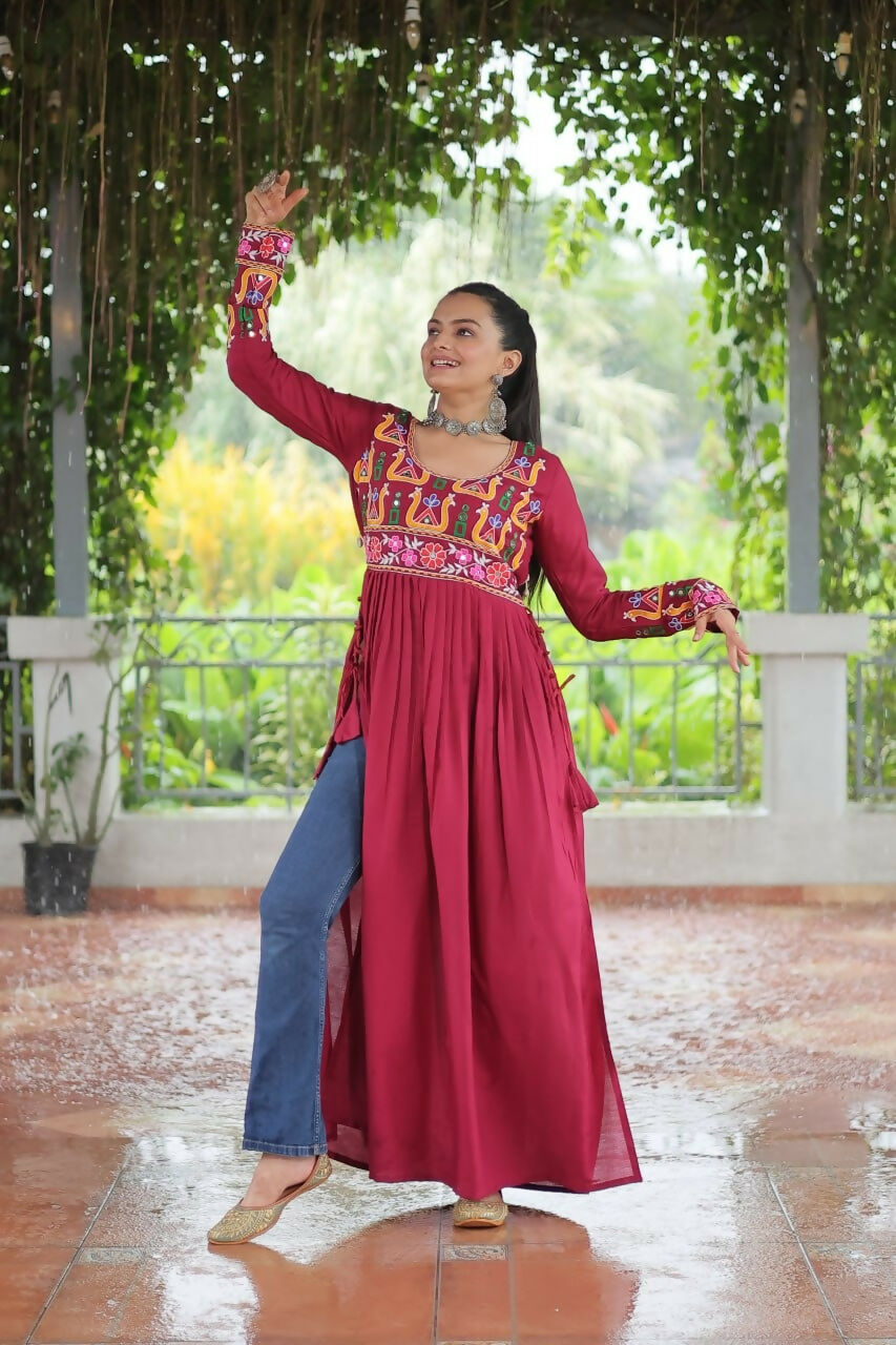 Vastranavya Pink Pink Navratri Special Rayon Kutchi Gamthi Work Kurti