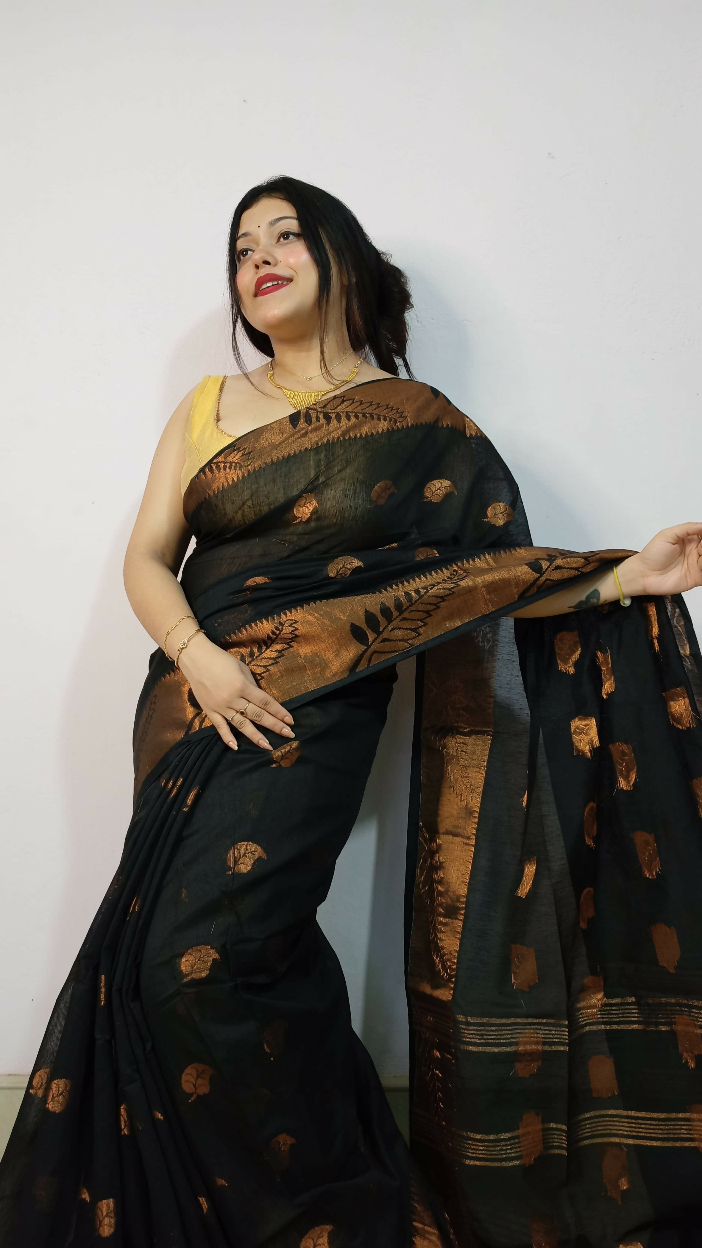 Exclusive Collection Beautiful Black Cotton Silk Woven Handloom Saree With Running Blouse Piece