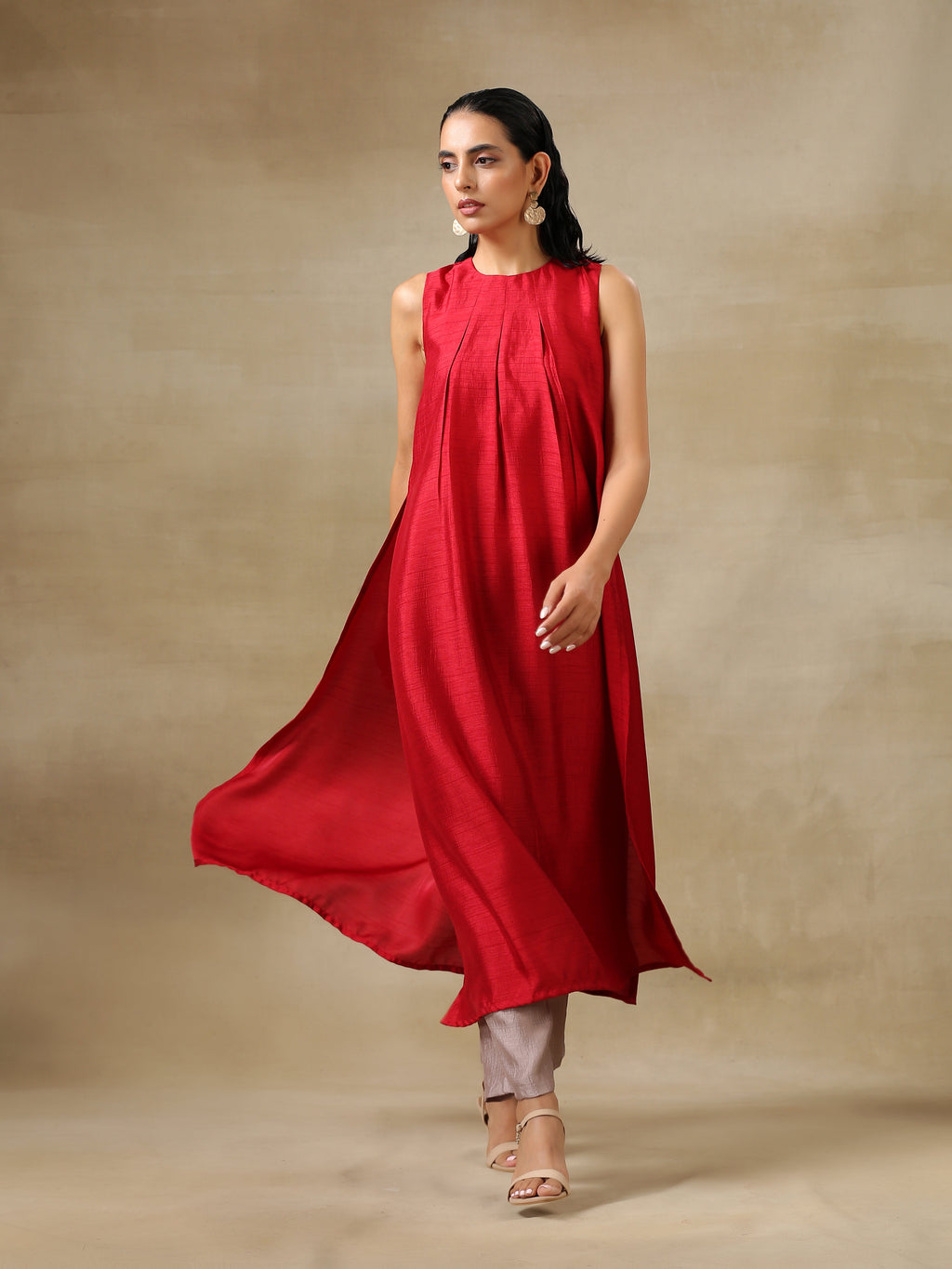 trueBrowns Maroon Textured Silk Sleeveless Kurta Pant Set