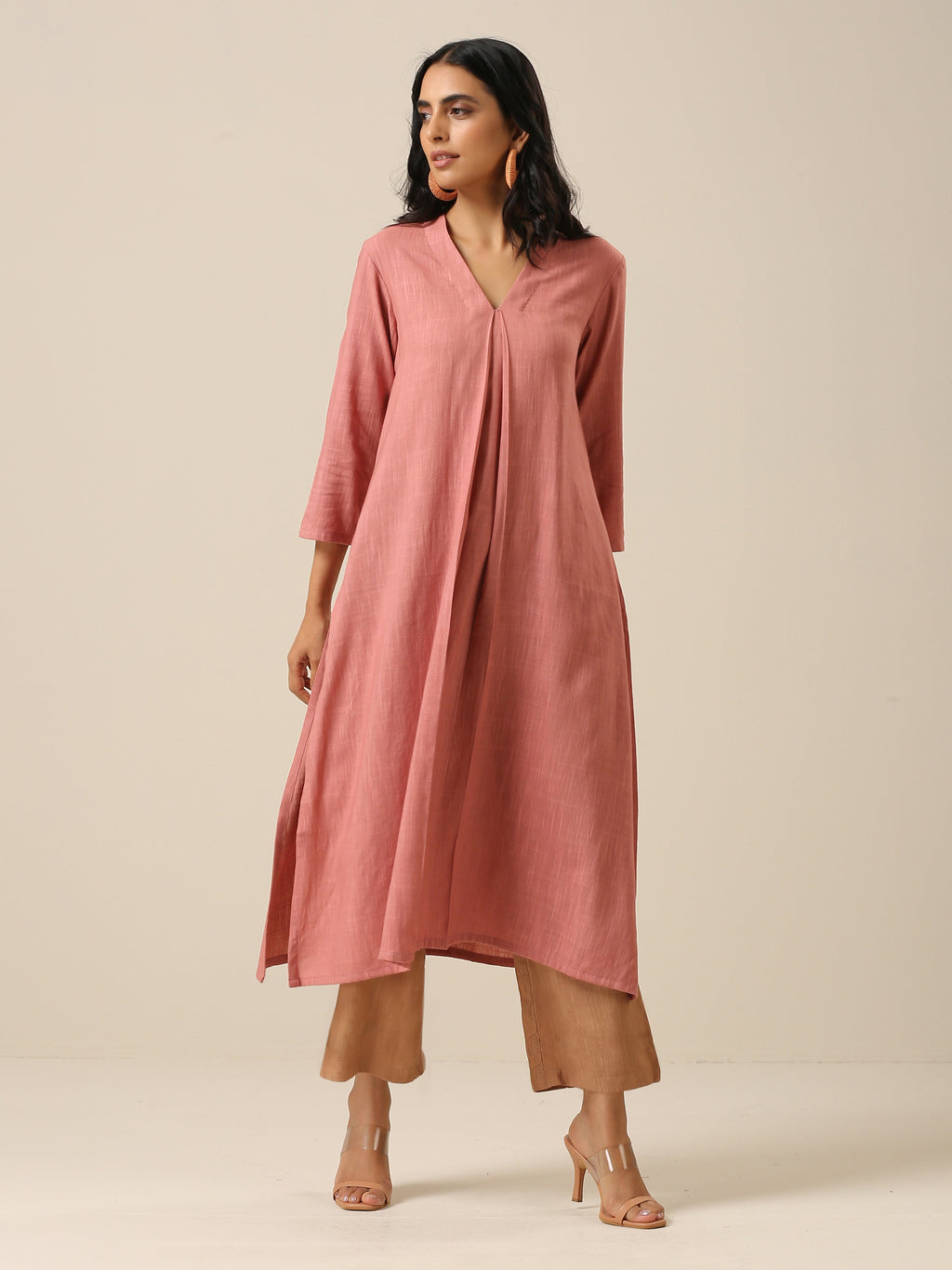 trueBrowns Light Mauve Slub Texture Neck Pleat Kurta Pant Set