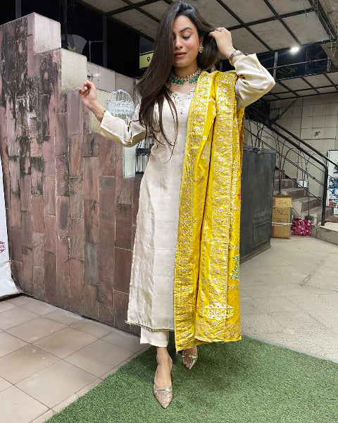 Vegaa Fashion Off White Chanderi Silk Embroidered Salwar Suit