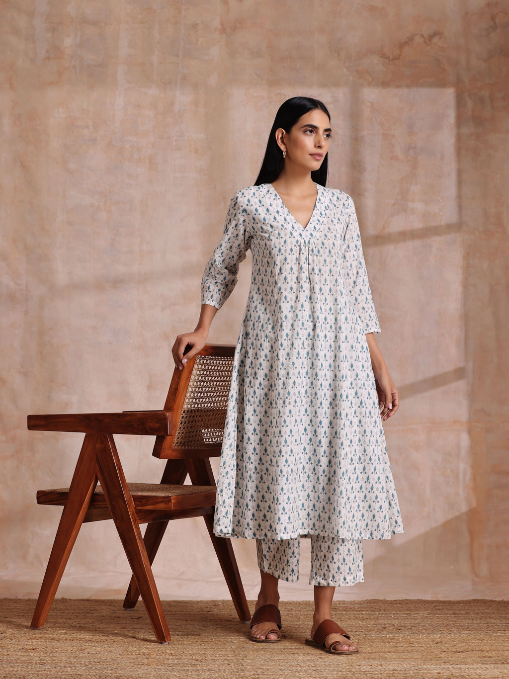 trueBrowns White With Teal Buta Block Print Cotton Front Neck Gathered Kurta Pant Set