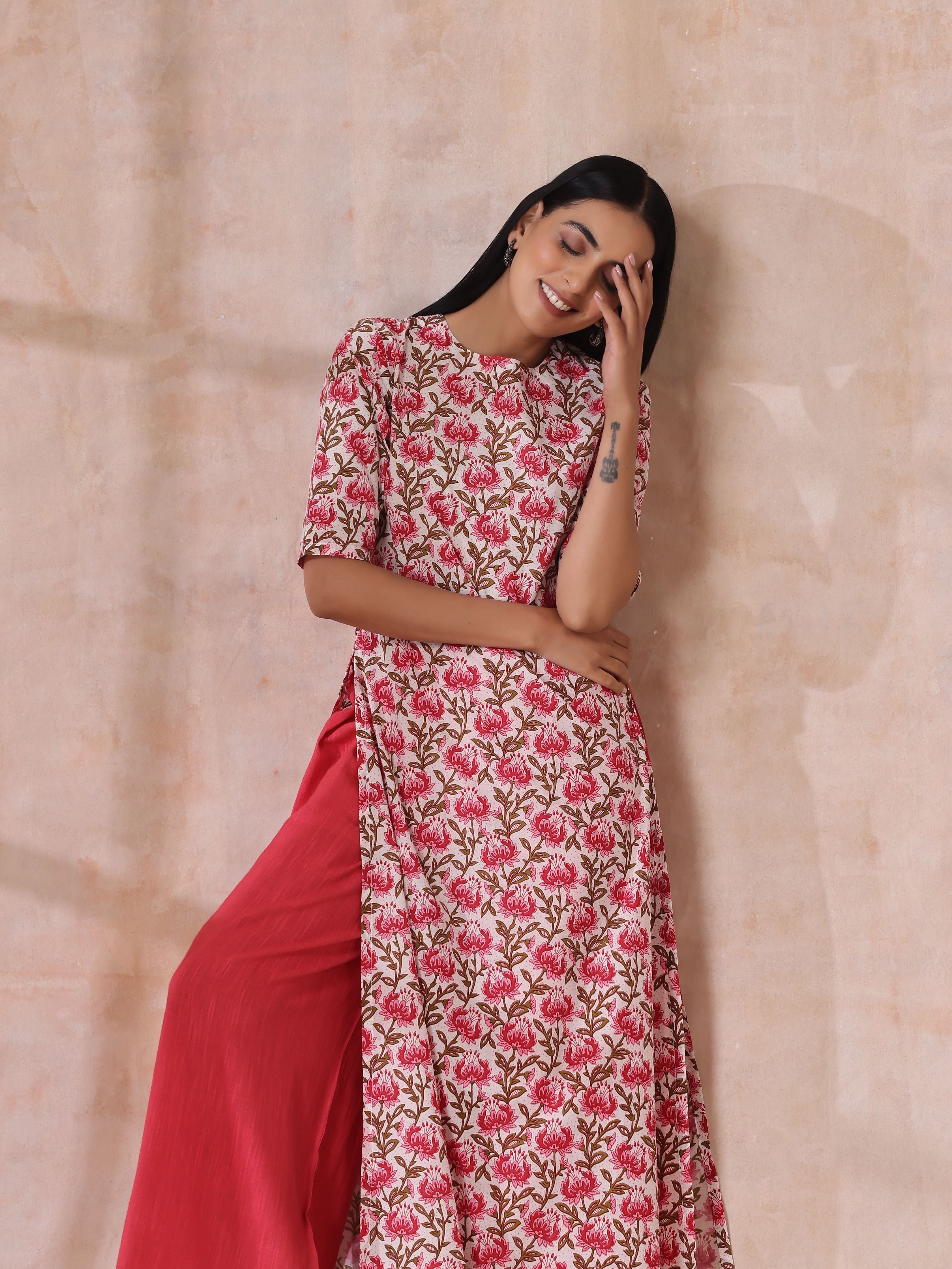 trueBrowns Pink Brown Overall Floral On White Block Print Cotton Slit Kurta Pant Set