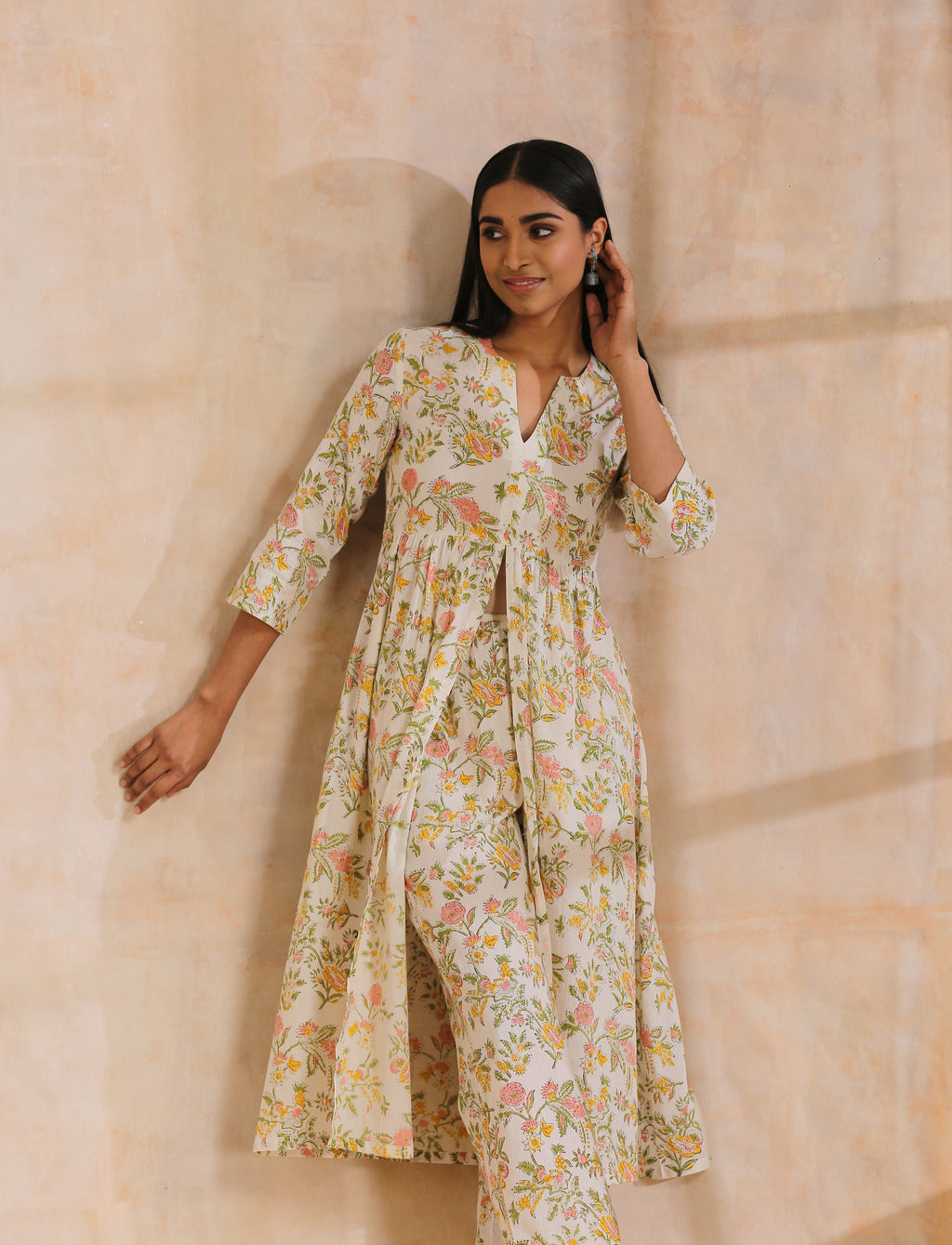 trueBrowns White Multi Color Overall Block Print Cotton Kurta Pant Set