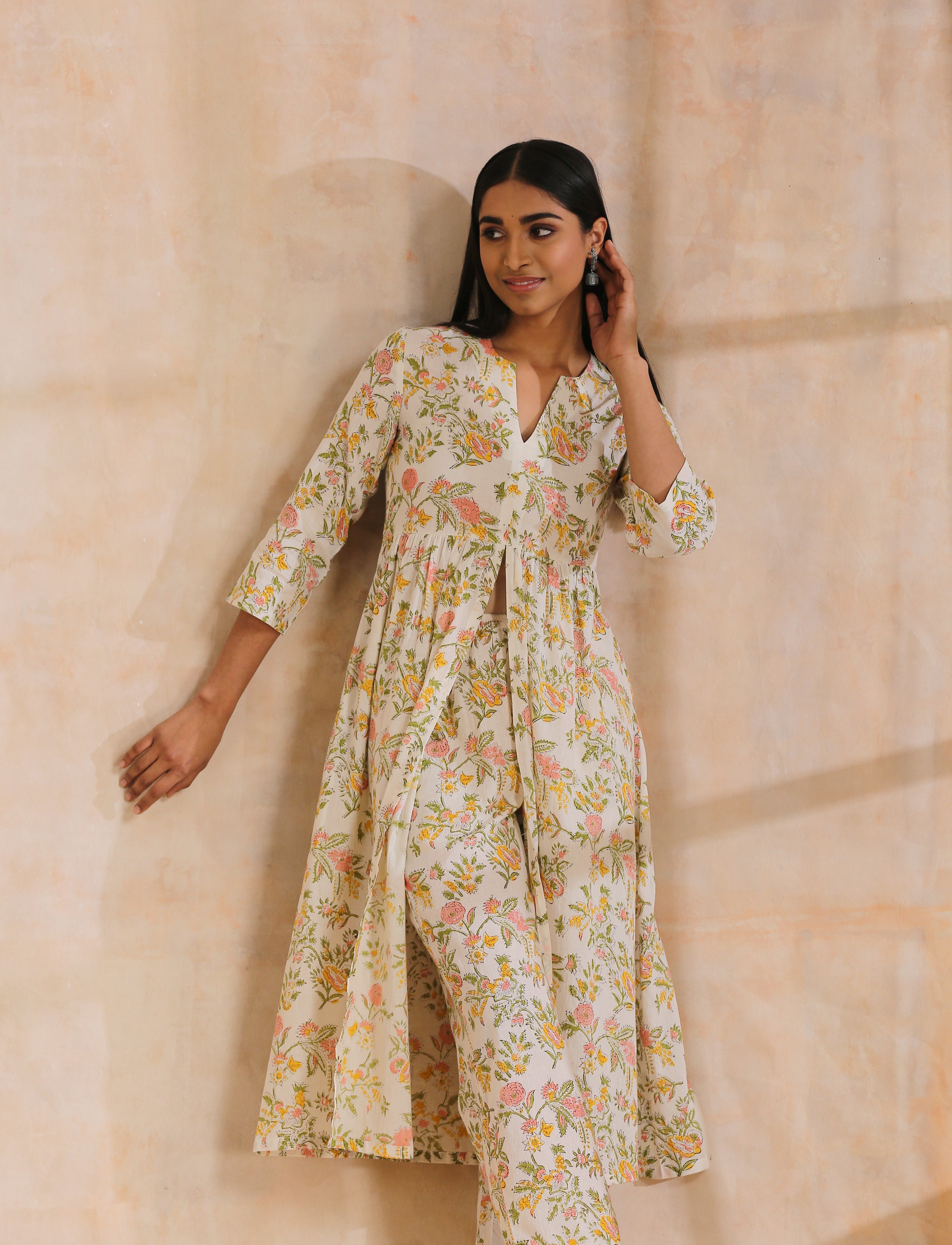 trueBrowns White Multi Color Overall Block Print Cotton Kurta Pant Set