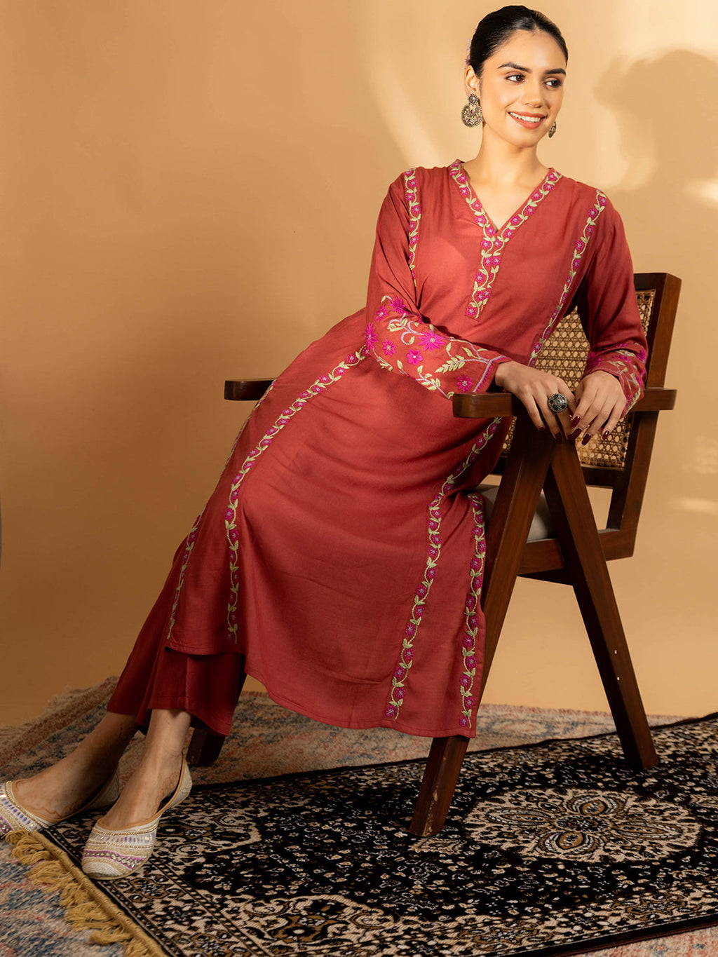 HOUSE OF KARI Floral Embroidered Regular Chikankari Kurta with Trousers