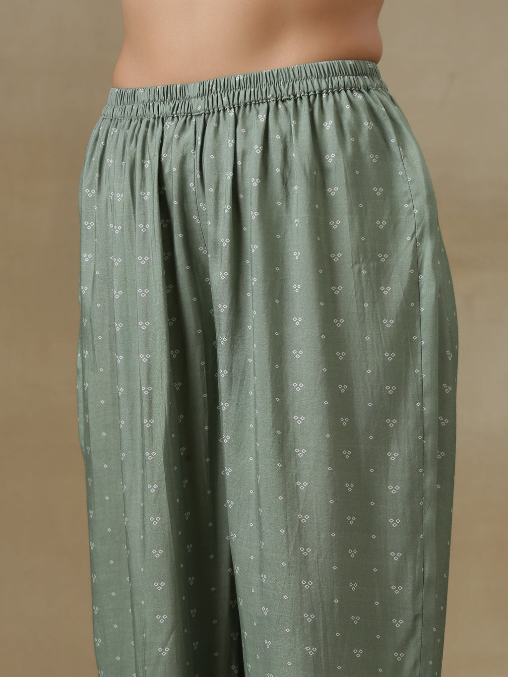 trueBrowns Light Green Bandhani Printed Silk Yoke Kurta Pant Set