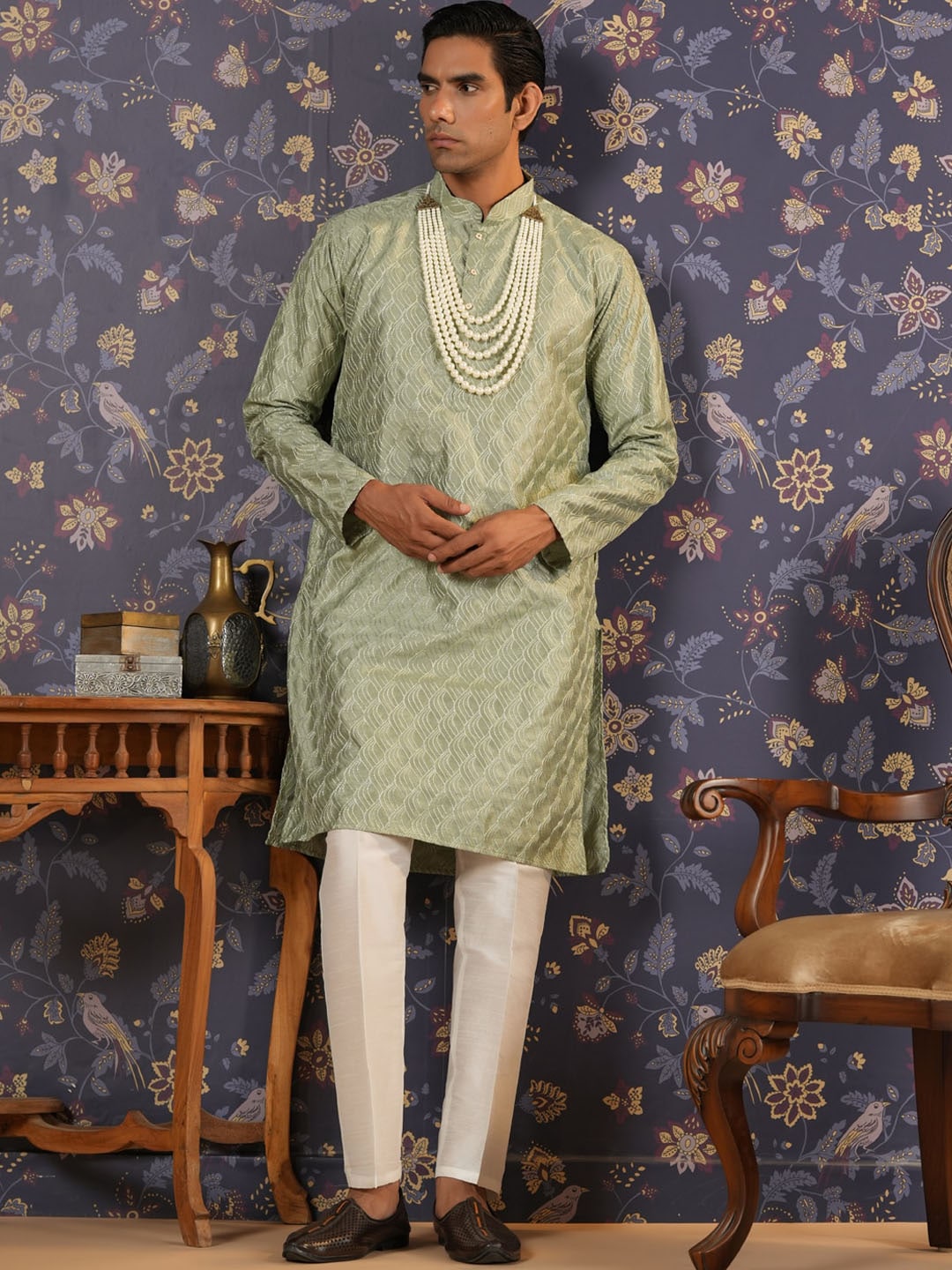 House of Pataudi Ethnic Motifs Embroidered Mandarin Collar Straight Kurta With Trouser