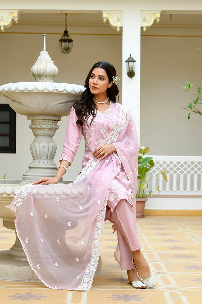 Vaasva Women Pink Linen Embroidered Solid Kurta Set With Solid Pants & Chiffon Embroidered Dupatta