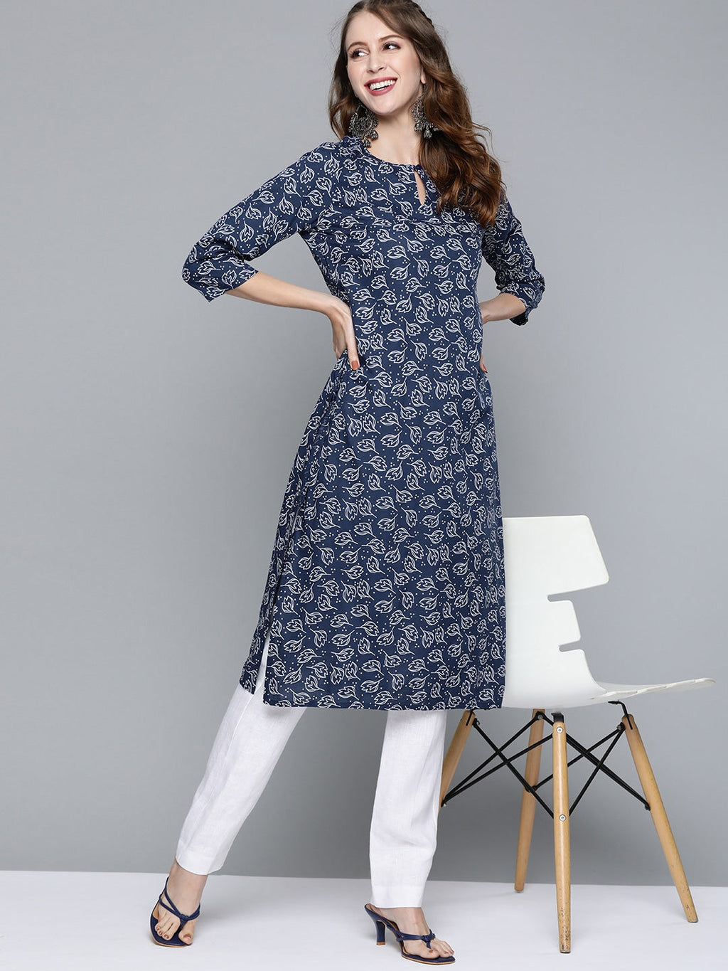 HERE&NOW Women Navy Blue & White Ethnic Motifs Printed Keyhole Neck Kurta