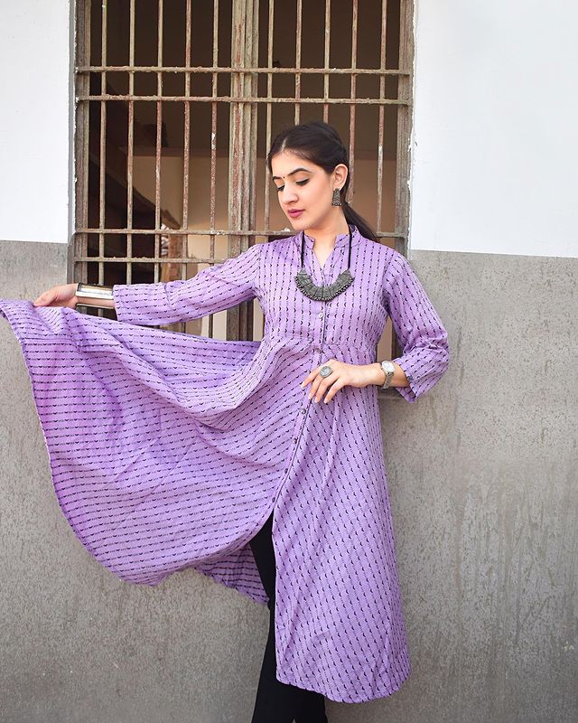 Jompers Women Purple & Black Woven Design Jacquard A-Line Kurta