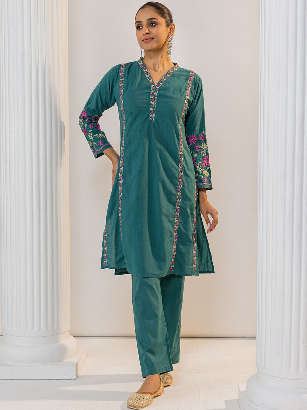 HOUSE OF KARI Floral Embroidered Regular Chikankari Kurta with Trousers