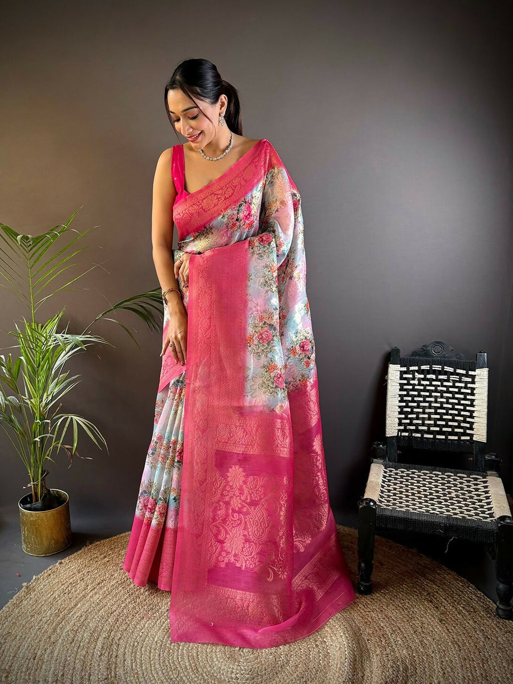 Joban Fashion Pink Floral Motifs Banarasi Silk Sarees