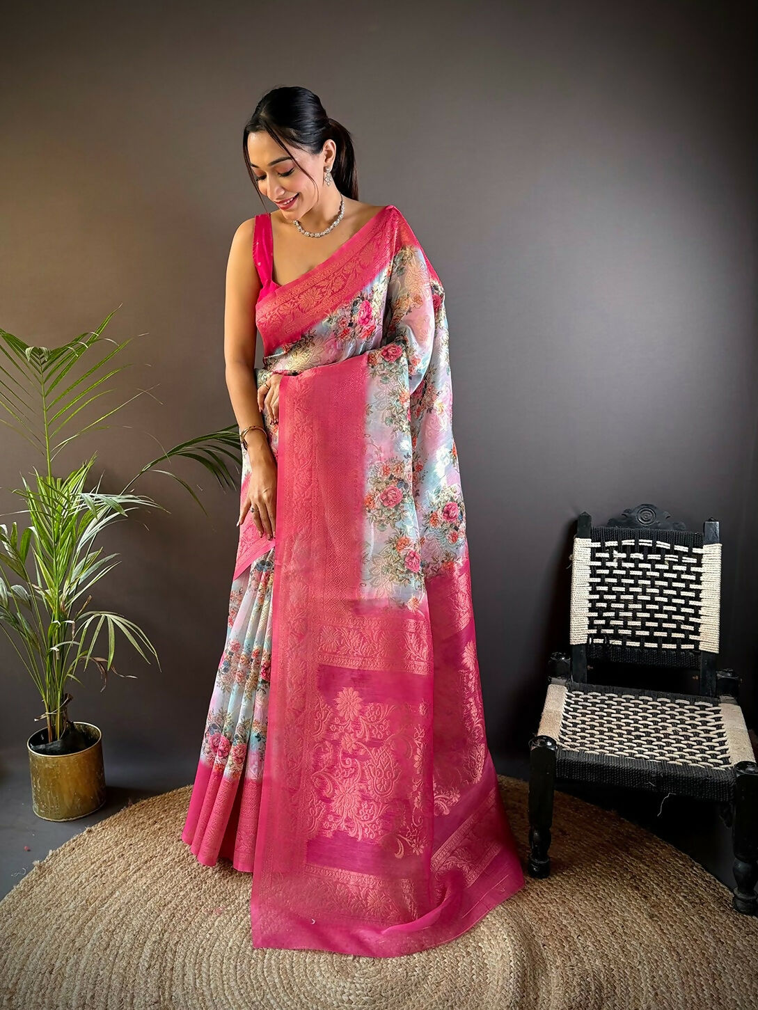 Joban Fashion Pink Floral Motifs Banarasi Silk Sarees