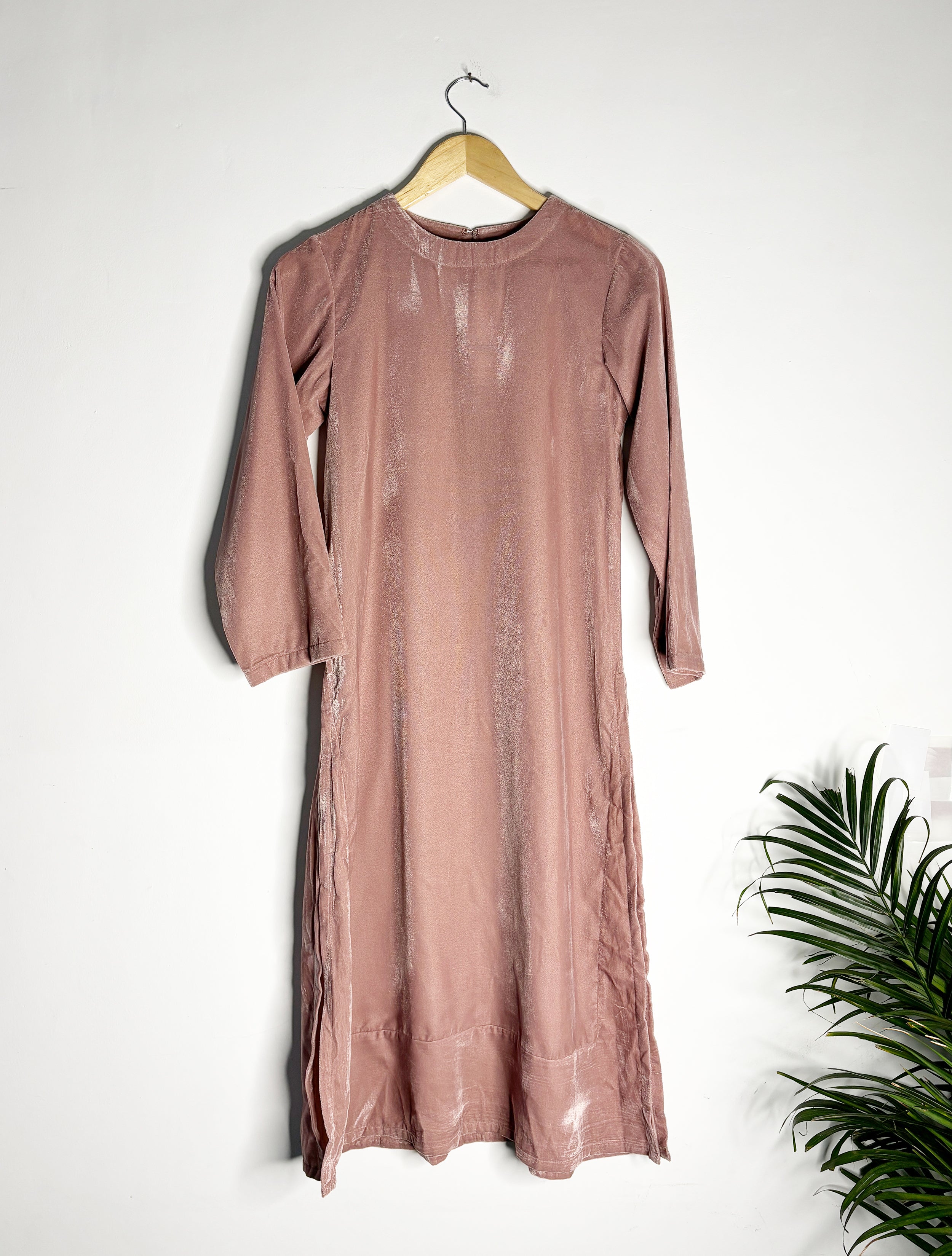 trueBrowns Light Pink Velvet High neck Kurta
