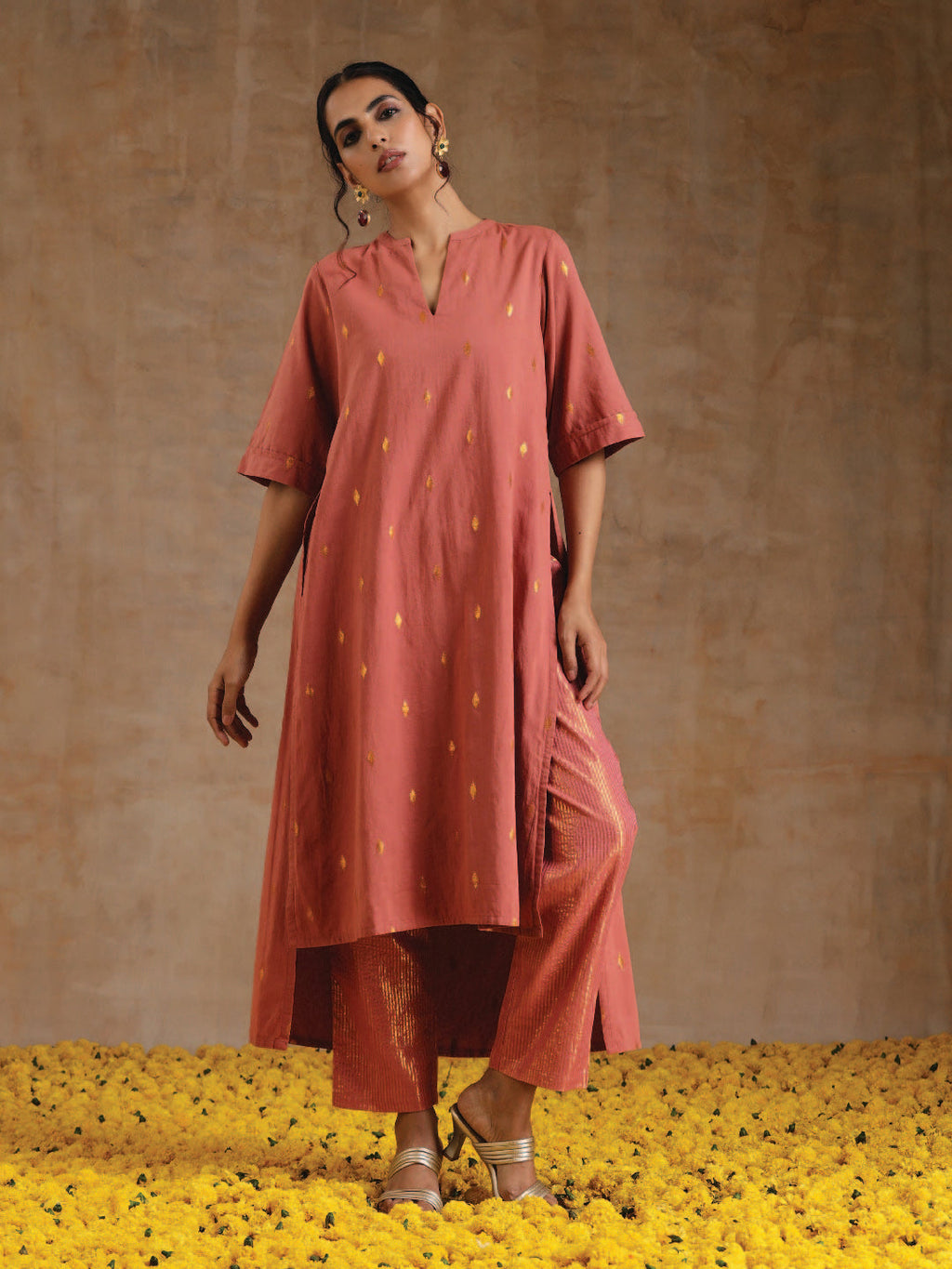 trueBrowns Blush Gold Cotton Relaxed High-Low Kurta Set