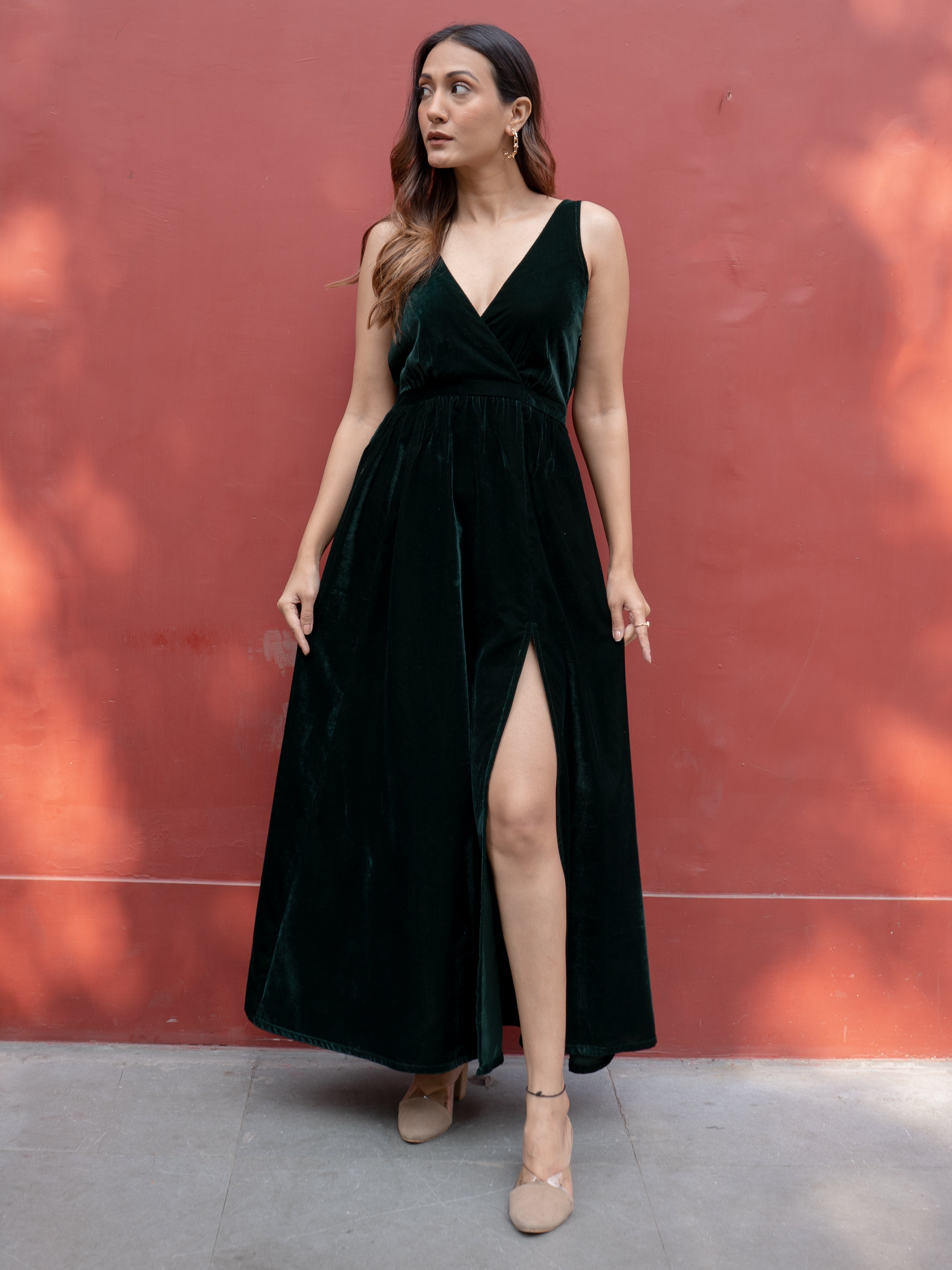 trueBrowns Dark Green Velvet Sleeveless Dress