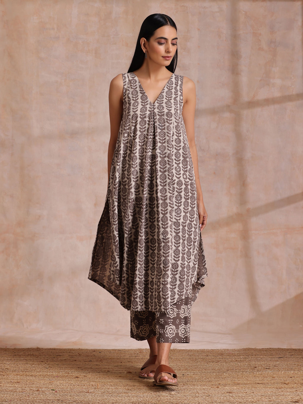 trueBrowns Clay Dabu Buta Print Cotton Sleeveless Flared Kurta Pant Set