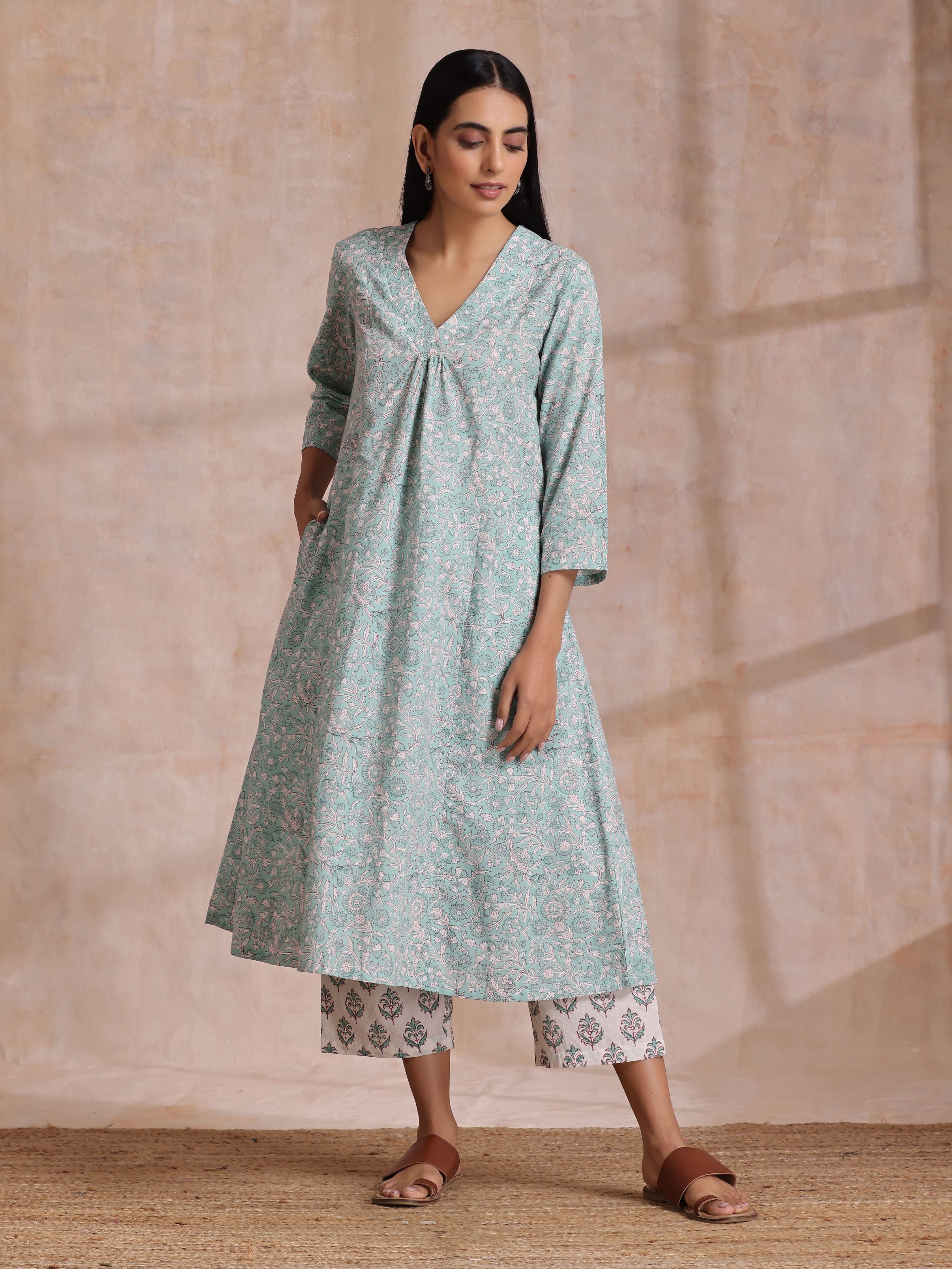 trueBrowns Tiffany Blue Floral Block Print Cotton Front Neck Gathered Kurta Pant Set