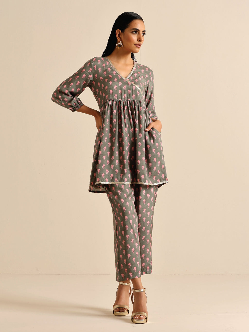 trueBrowns Grey Floral Silk Printed Co-Ord Set