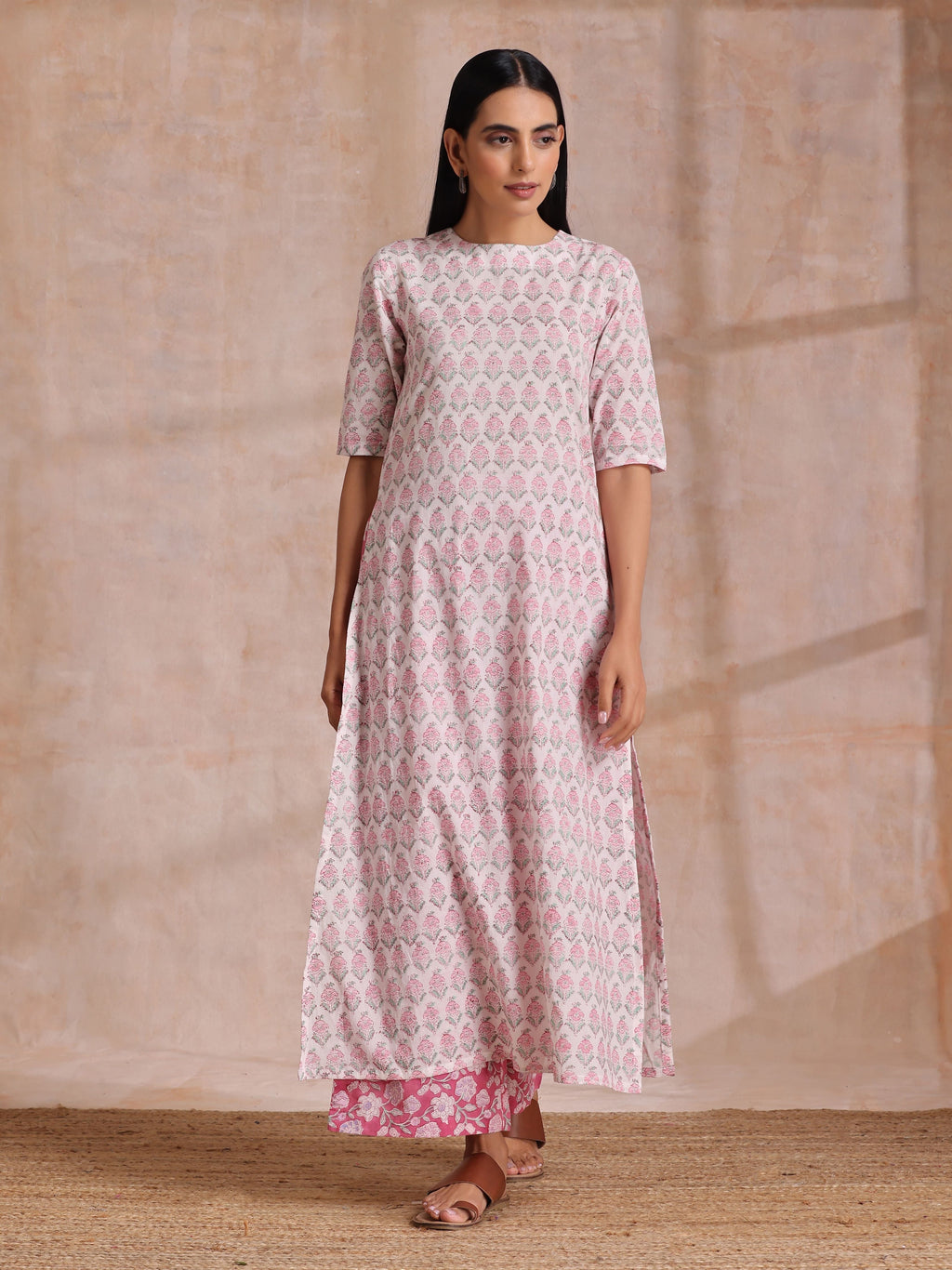 trueBrowns Pink Green Floral On White Block Print Cotton Slit Kurta Pant Set