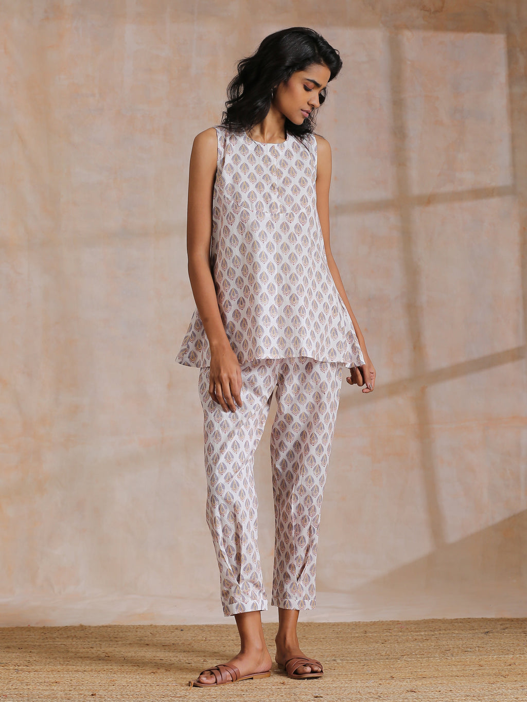 trueBrowns White With Grey Buta Block Print Cotton Sleeveless Co-Ord Set