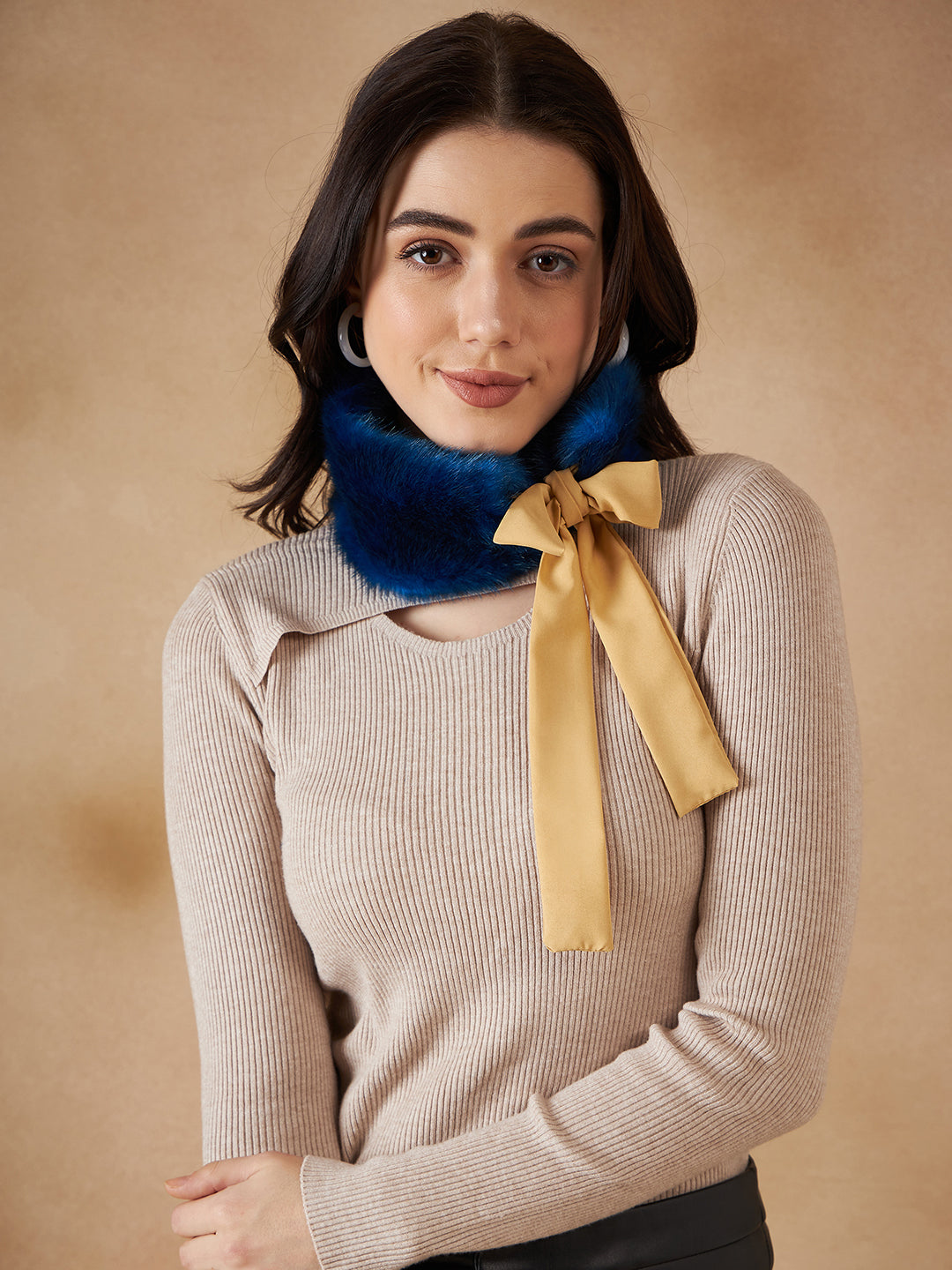 InWeave Women's Royal Blue Fur Neckpiece