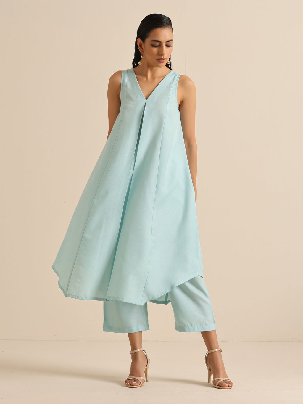 trueBrowns Sky Blue Slub Sleeveless Flared Kurta Pant Set
