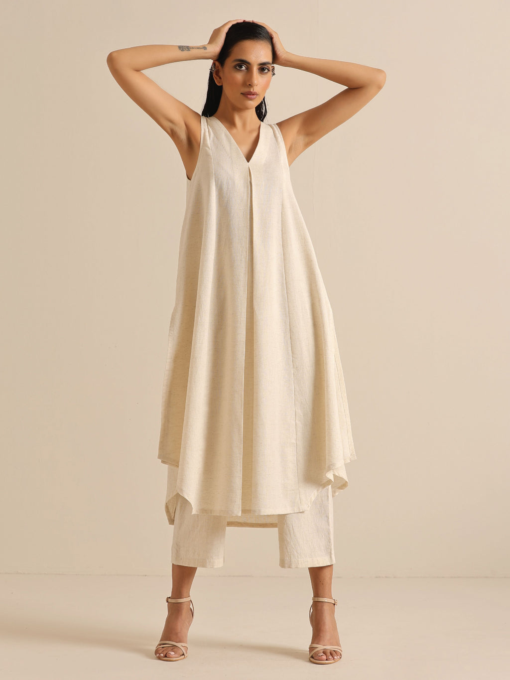 trueBrowns Off-White Sleeveless Kurta Pant Set