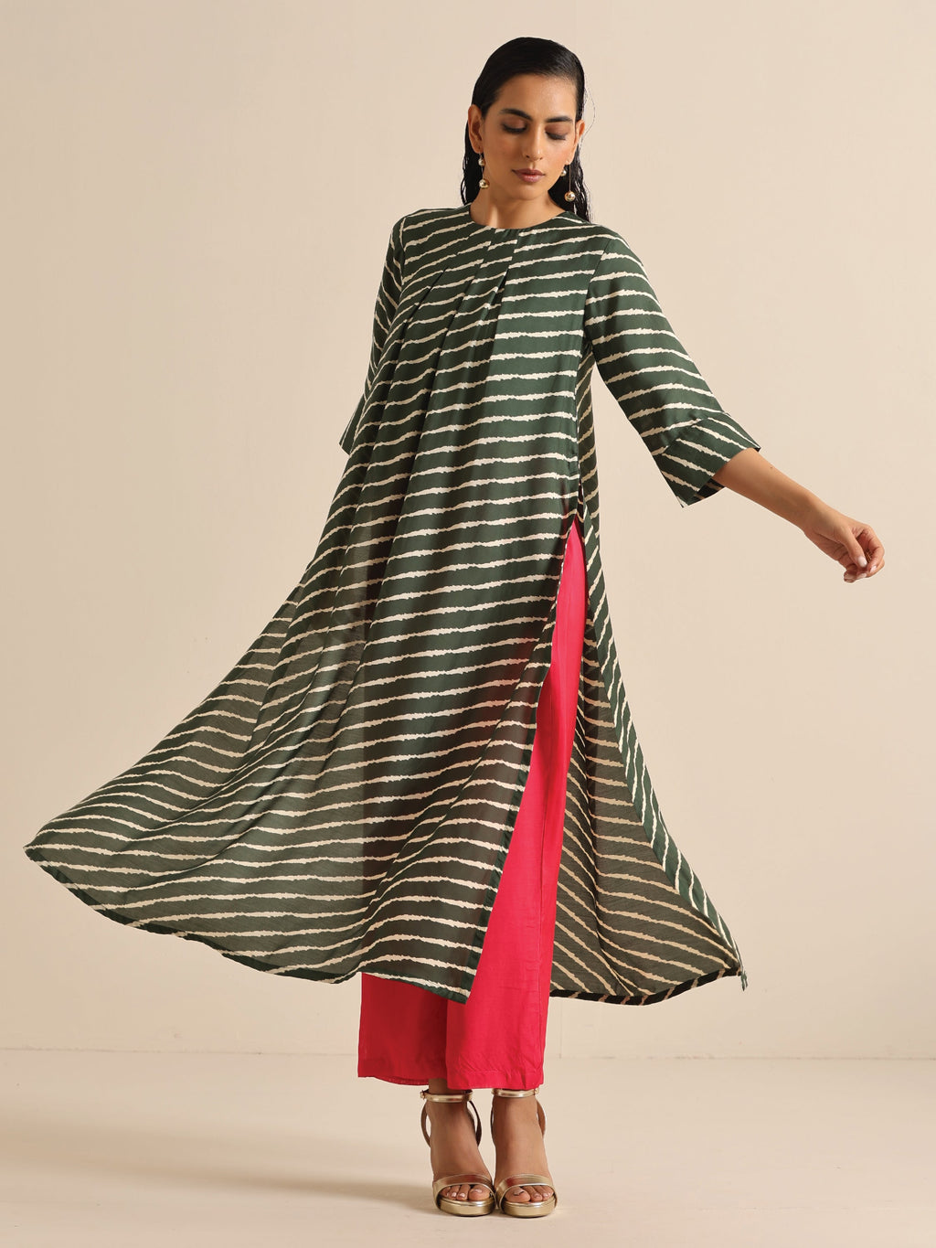 trueBrowns Dark Green Lehariya Printed Silk Kurta Pant Set