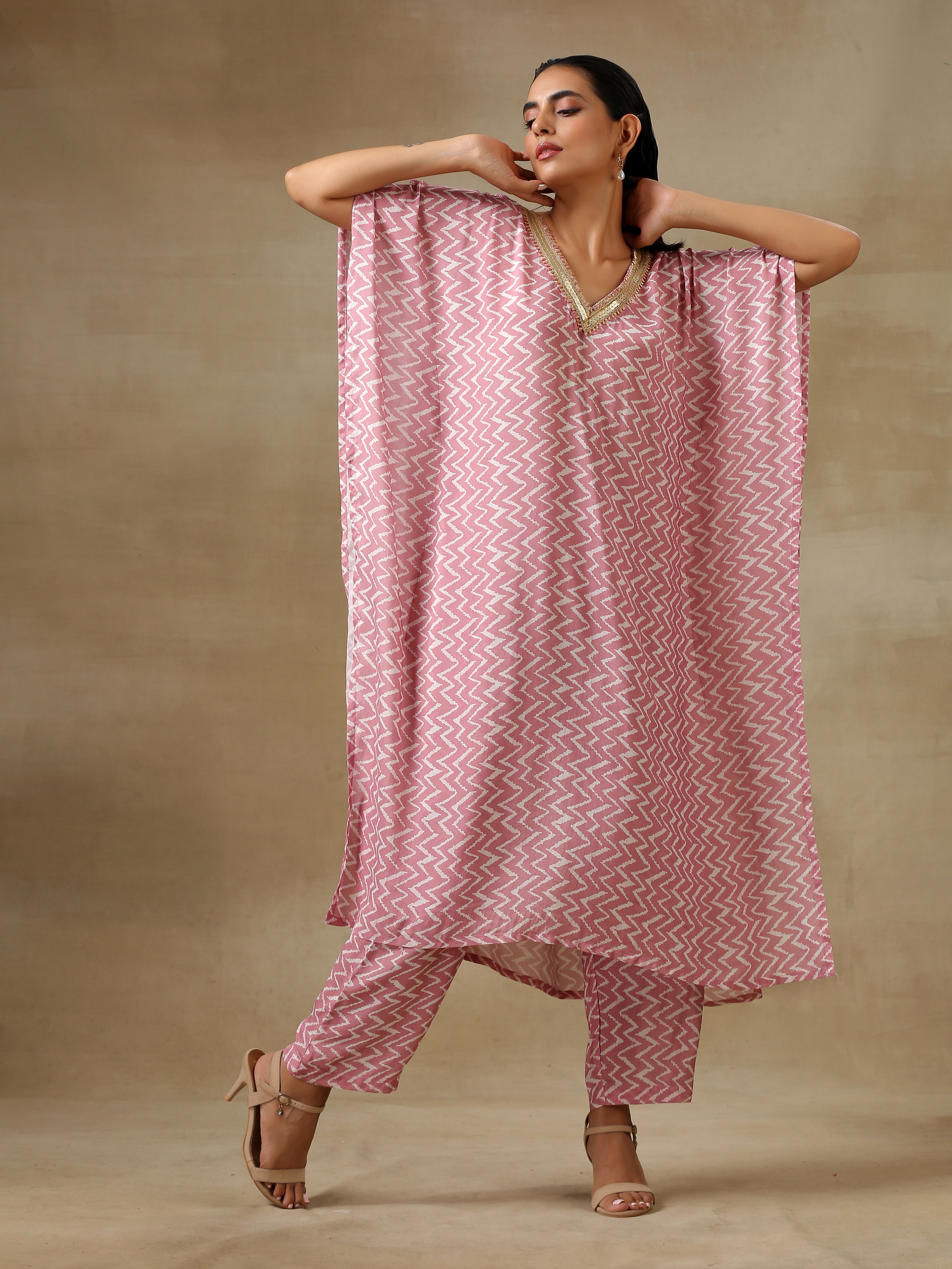 trueBrowns Light Mauve Bandhani Printed Silk Kaftan Kurta Pant Set
