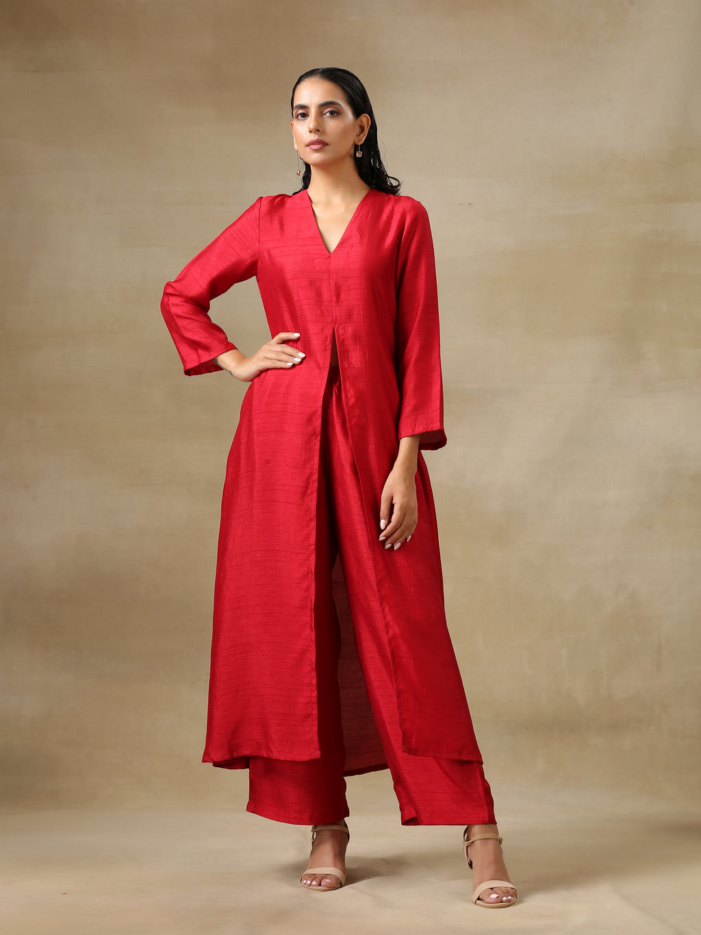 trueBrowns Maroon Textured Silk Front Slit Kurta Pant Set