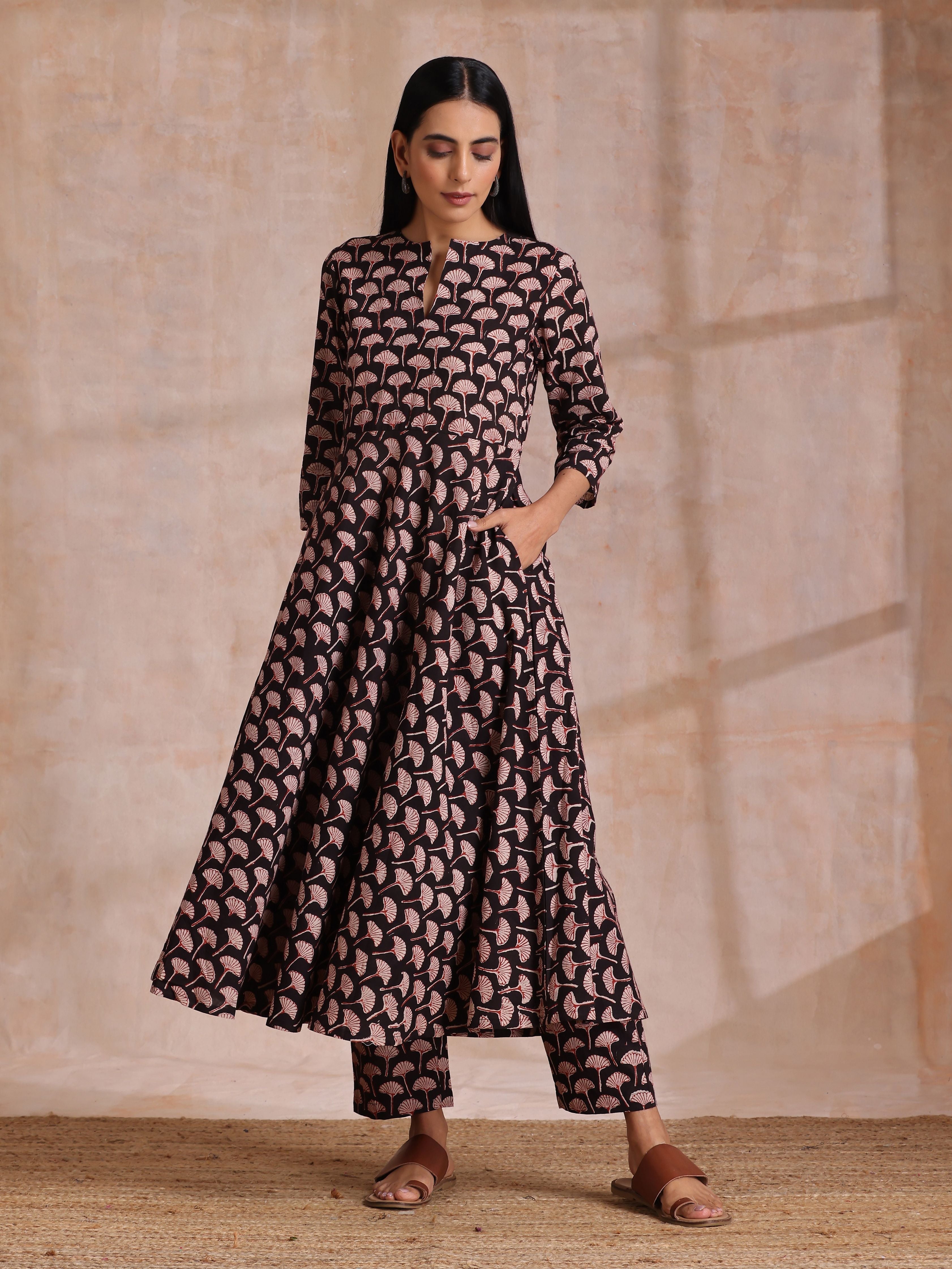 trueBrowns Black Floral Bagru Print Cotton Flared Kurta Pant Set