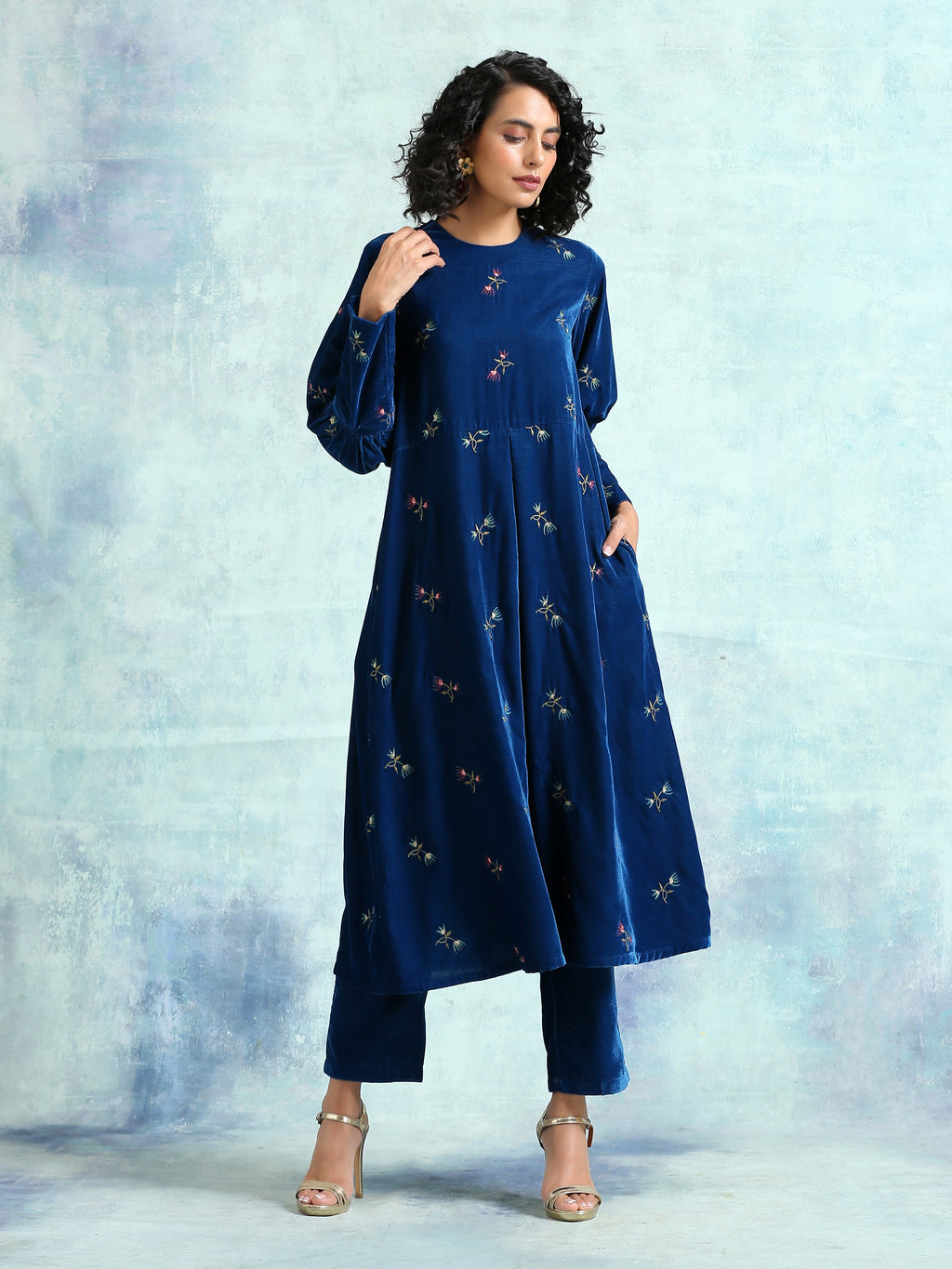 trueBrowns Blue Embroidered Velvet Puff Sleeve Kurta