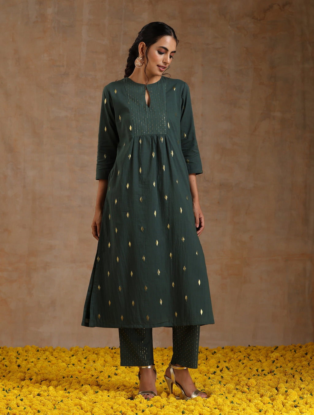 trueBrowns Dark Green Gold Cotton Yoke Kurta Set