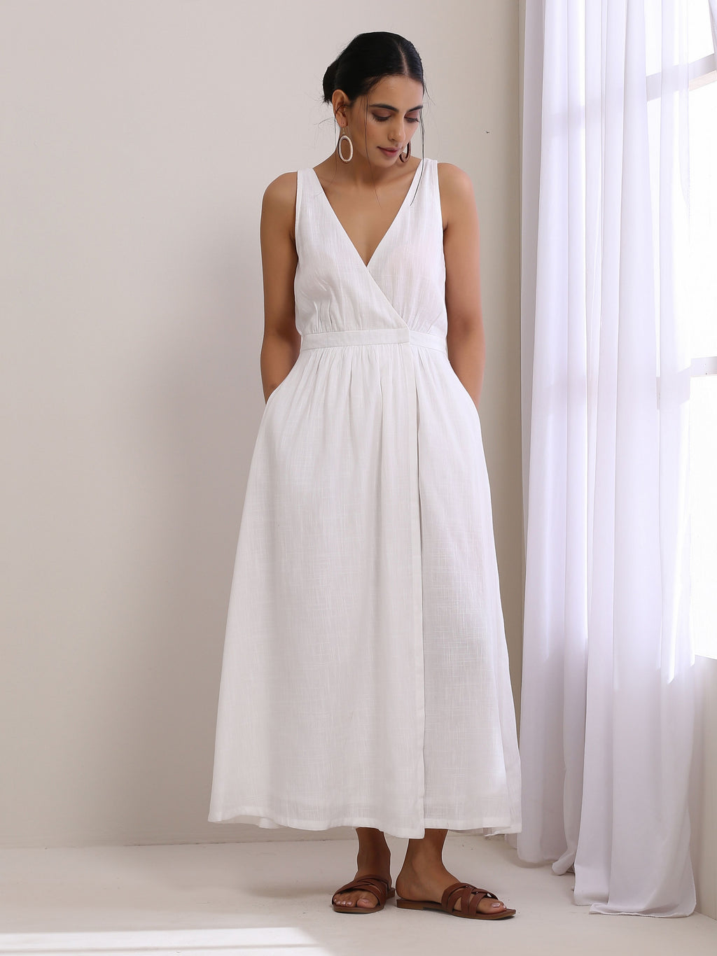 trueBrowns White Slub Texture Sleeveless Wrap Dress