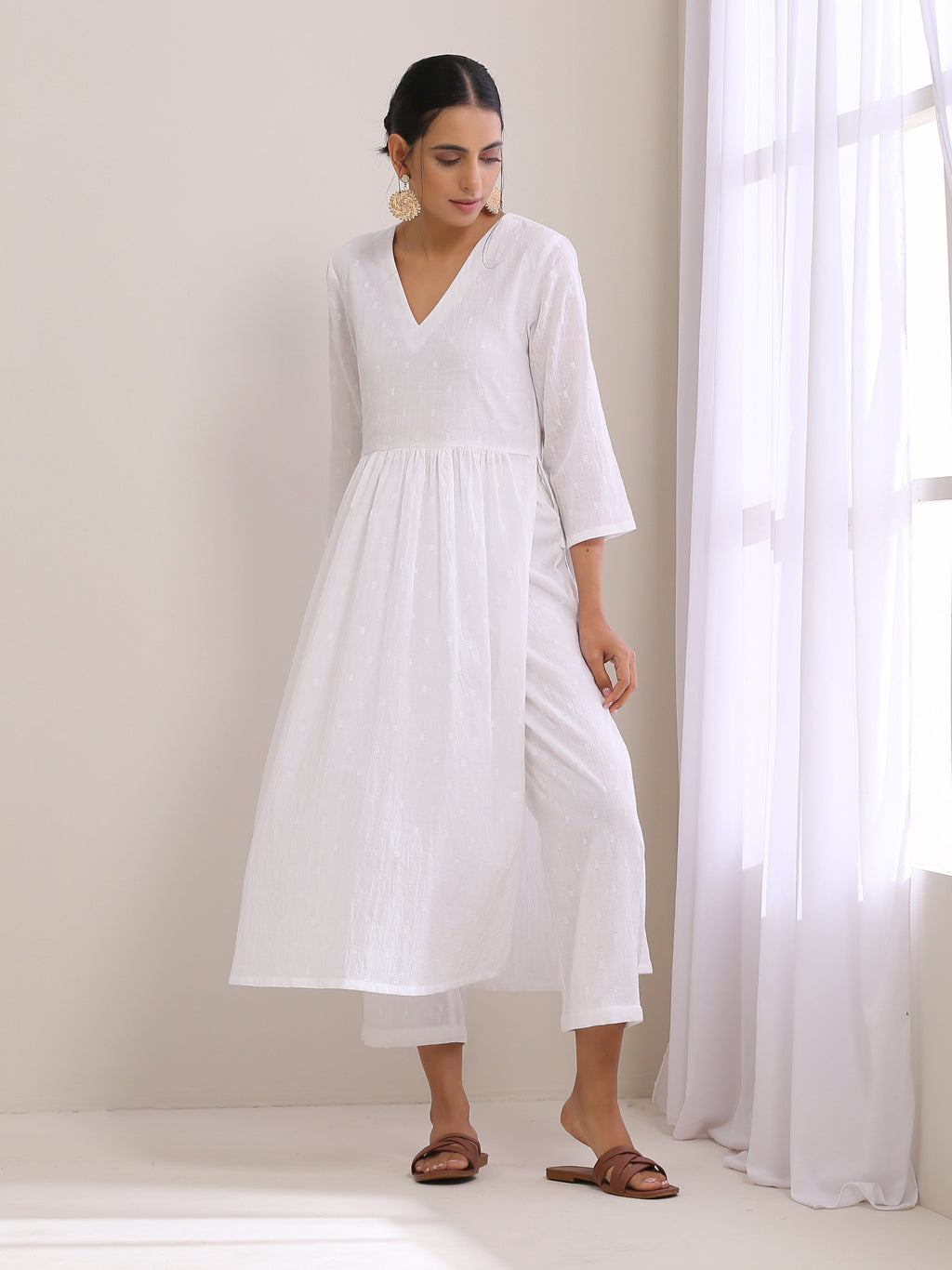 trueBrowns White Dobby High Slit Gathered Kurta Set
