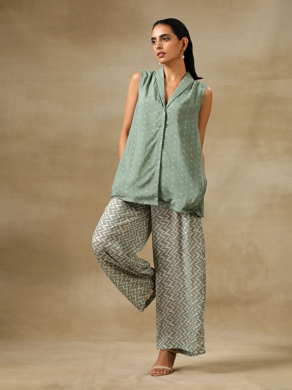 trueBrowns Light Green Bandhani Printed Silk Sleevesless Jacket Pant Set