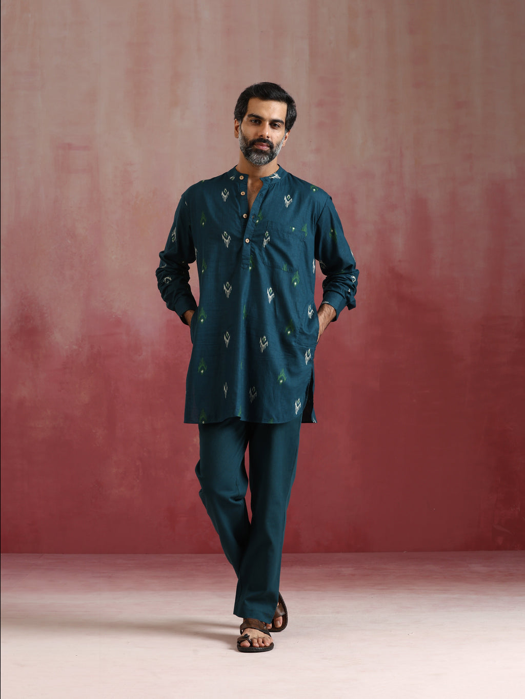 trueBrowns Men's Blue Ikat Print Mandarin Collar Kurta Co-ord set