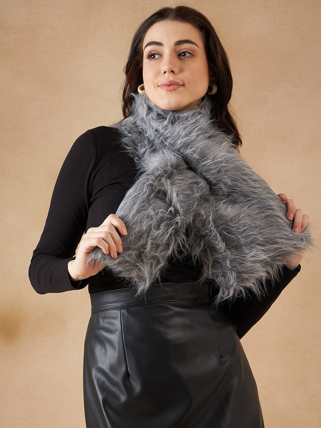 InWeave Women's Light Grey Faux Fur Neck Warmer