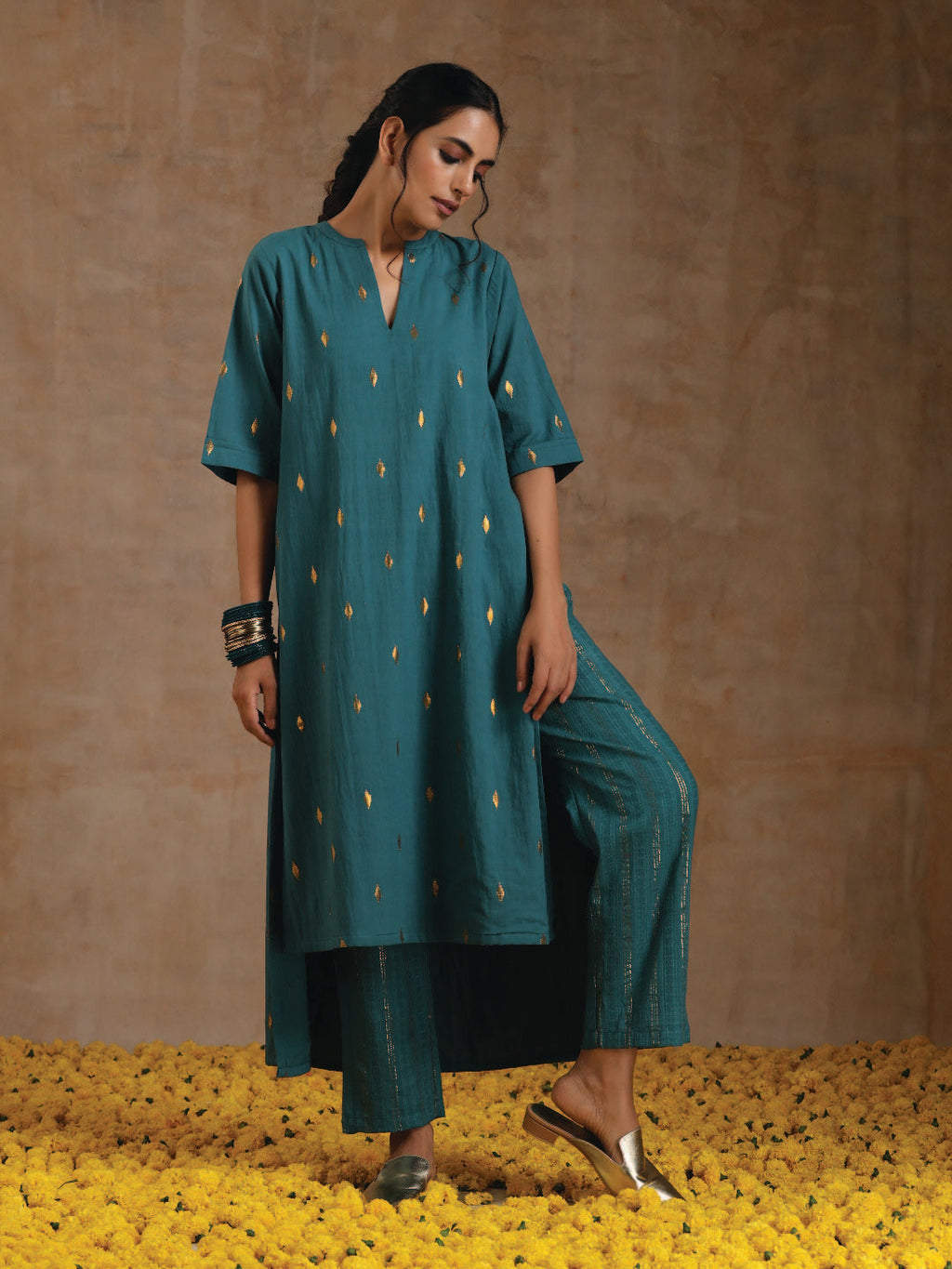 trueBrowns Deep Sea Gold Cotton Relaxed High-Low Kurta Set