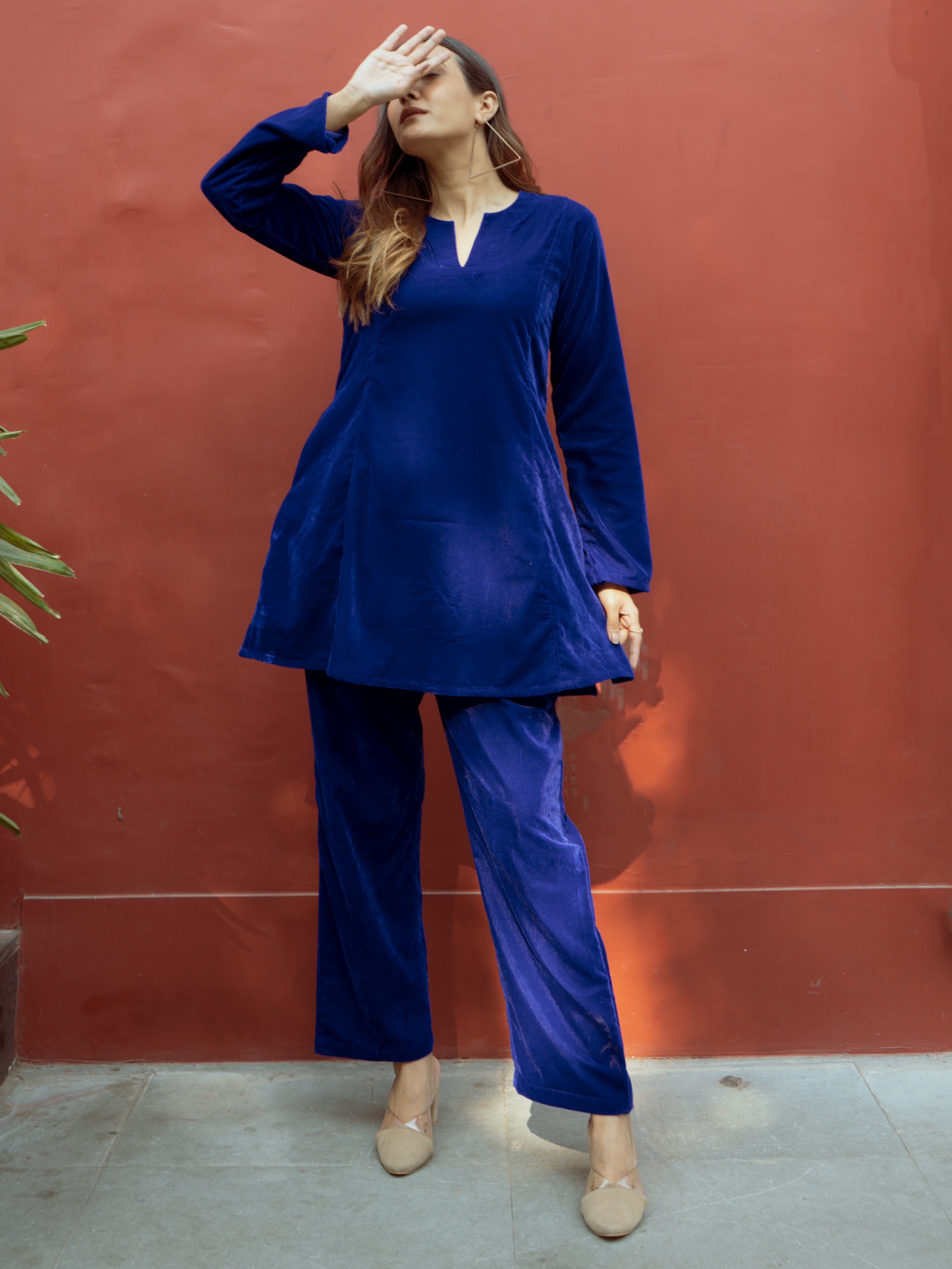 trueBrowns Blue Solid Velvet Co-Ord Set